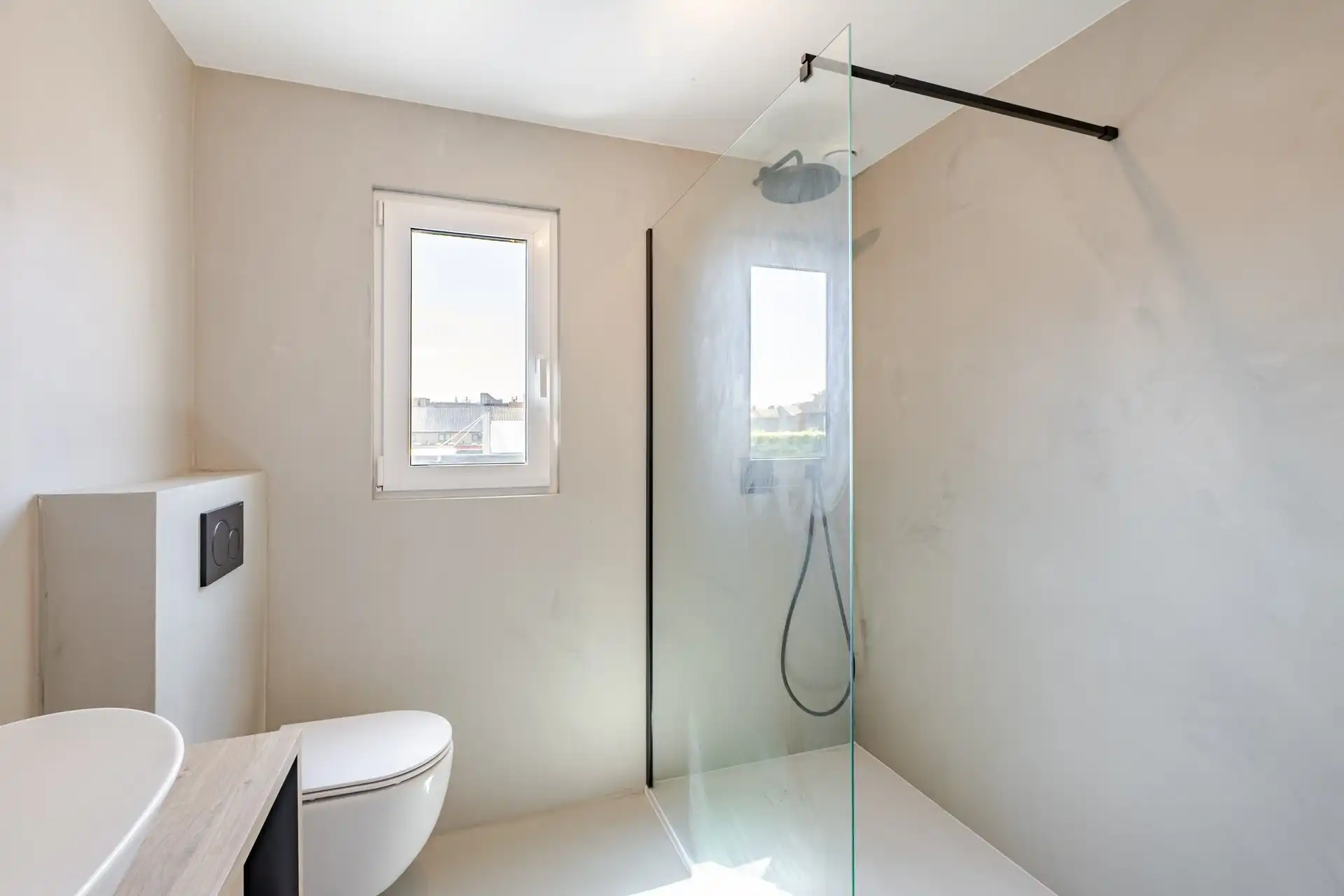 Top gerenoveerde woning met 2 slks en terras foto 18