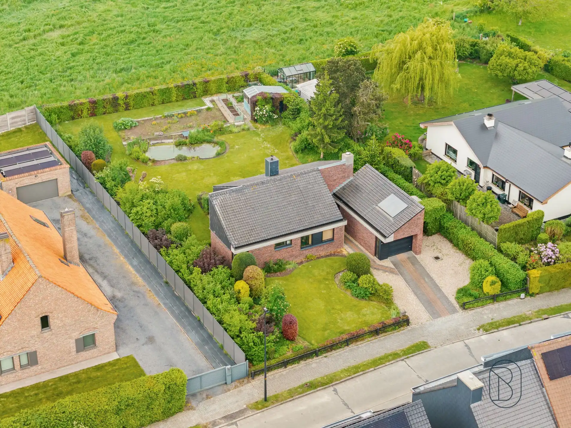Mooi gelegen karaktervolle villa met tuin! foto 3
