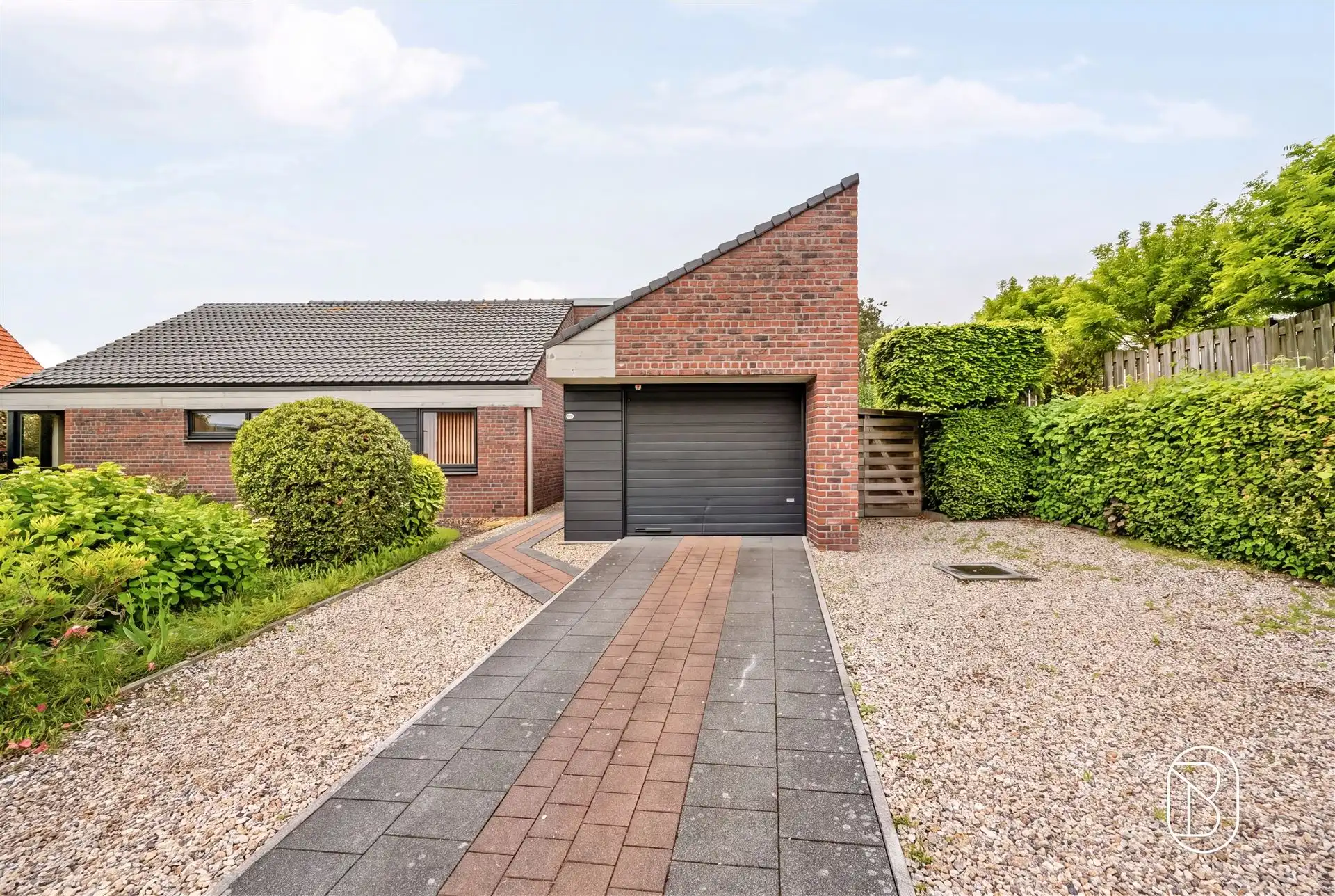 Mooi gelegen karaktervolle villa met tuin! foto 2