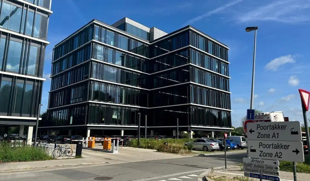 Full service kantoren in d'Office Gent aan The Loop foto {{pictureIndex}}
