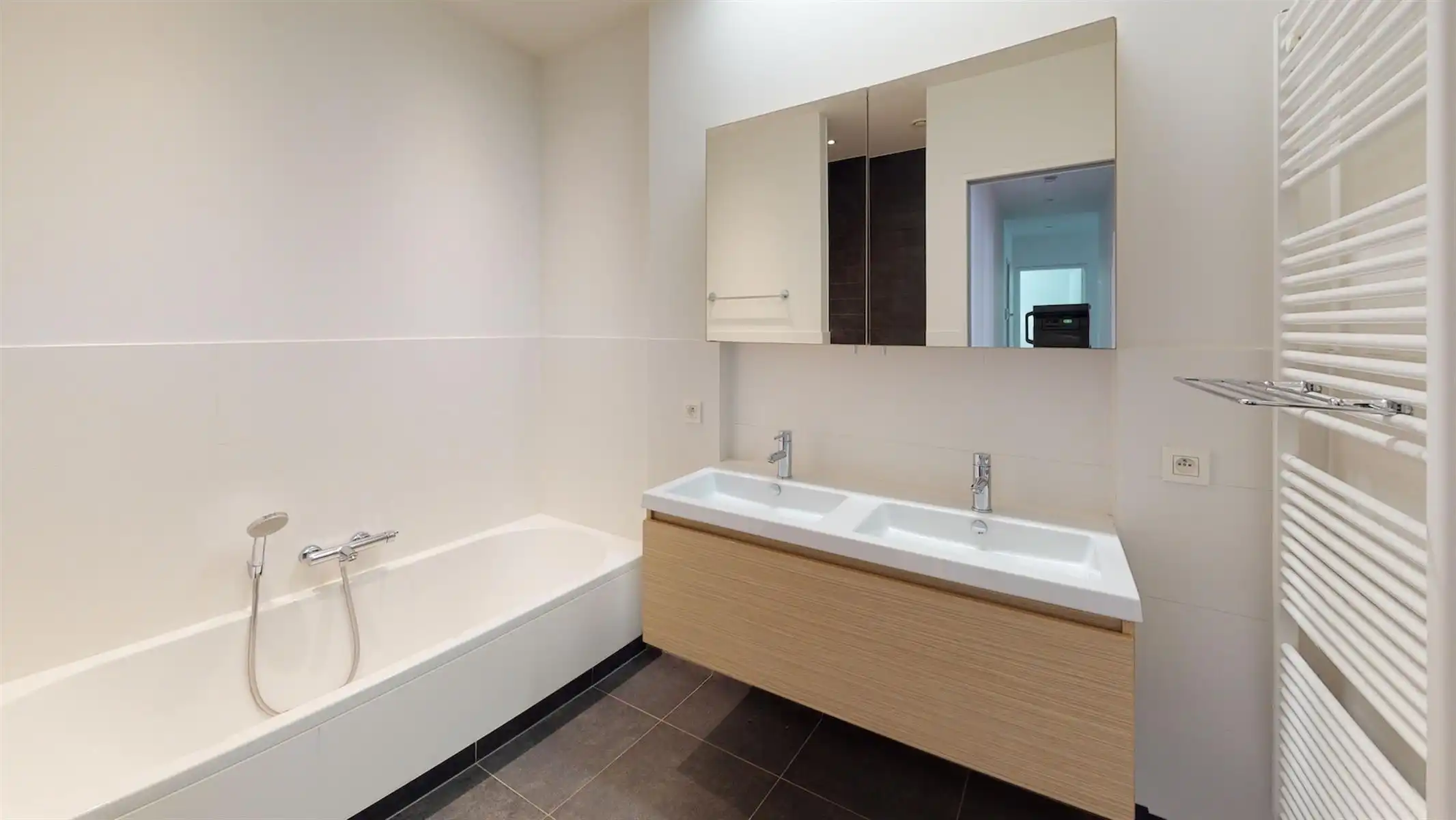 ANTWERPEN - Royaal appartement in een kleinschalig gebouw foto 13