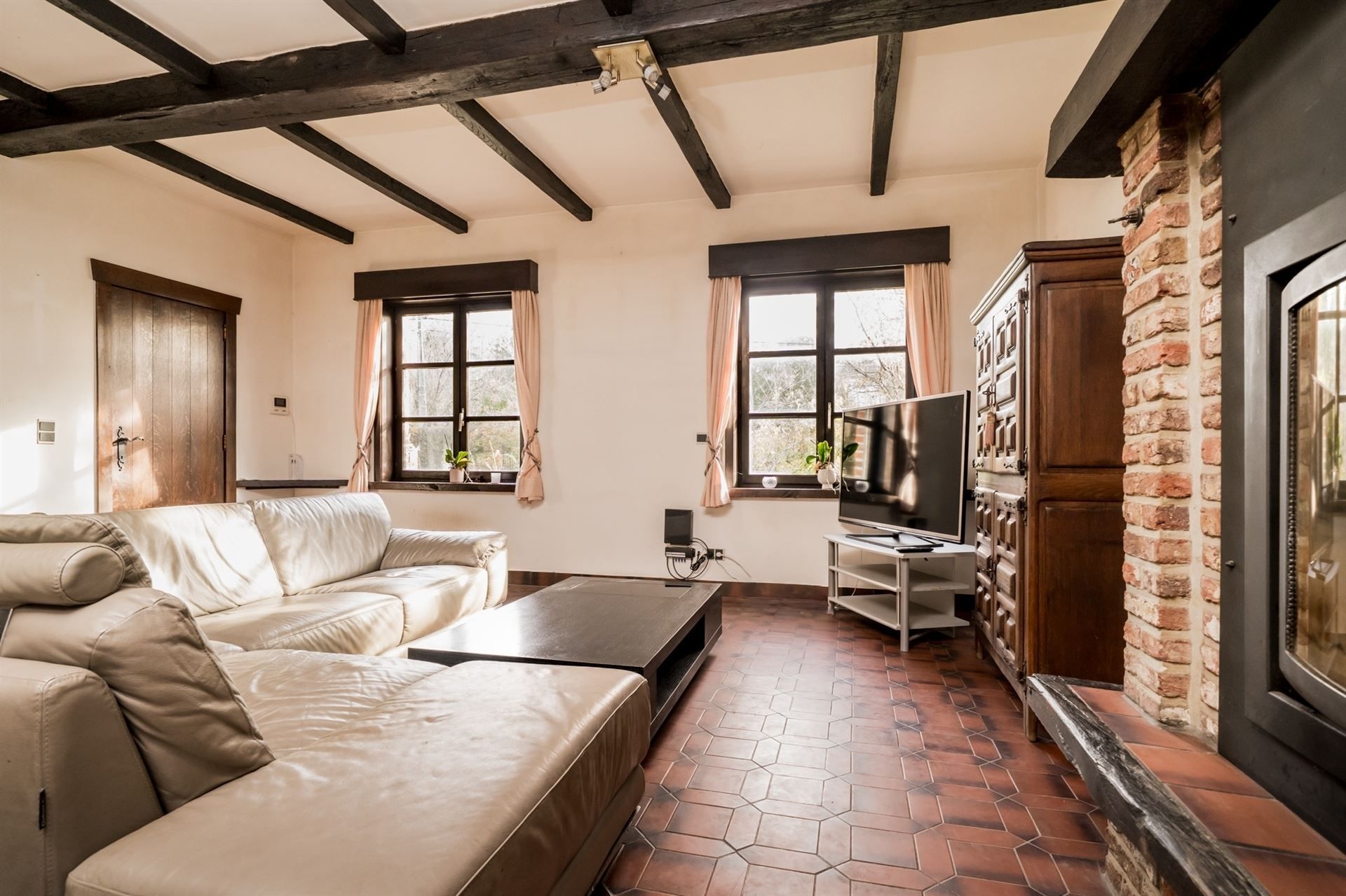 Te renoveren woning met grote tuin en eigen bos in rustig Bonheiden.  foto 4