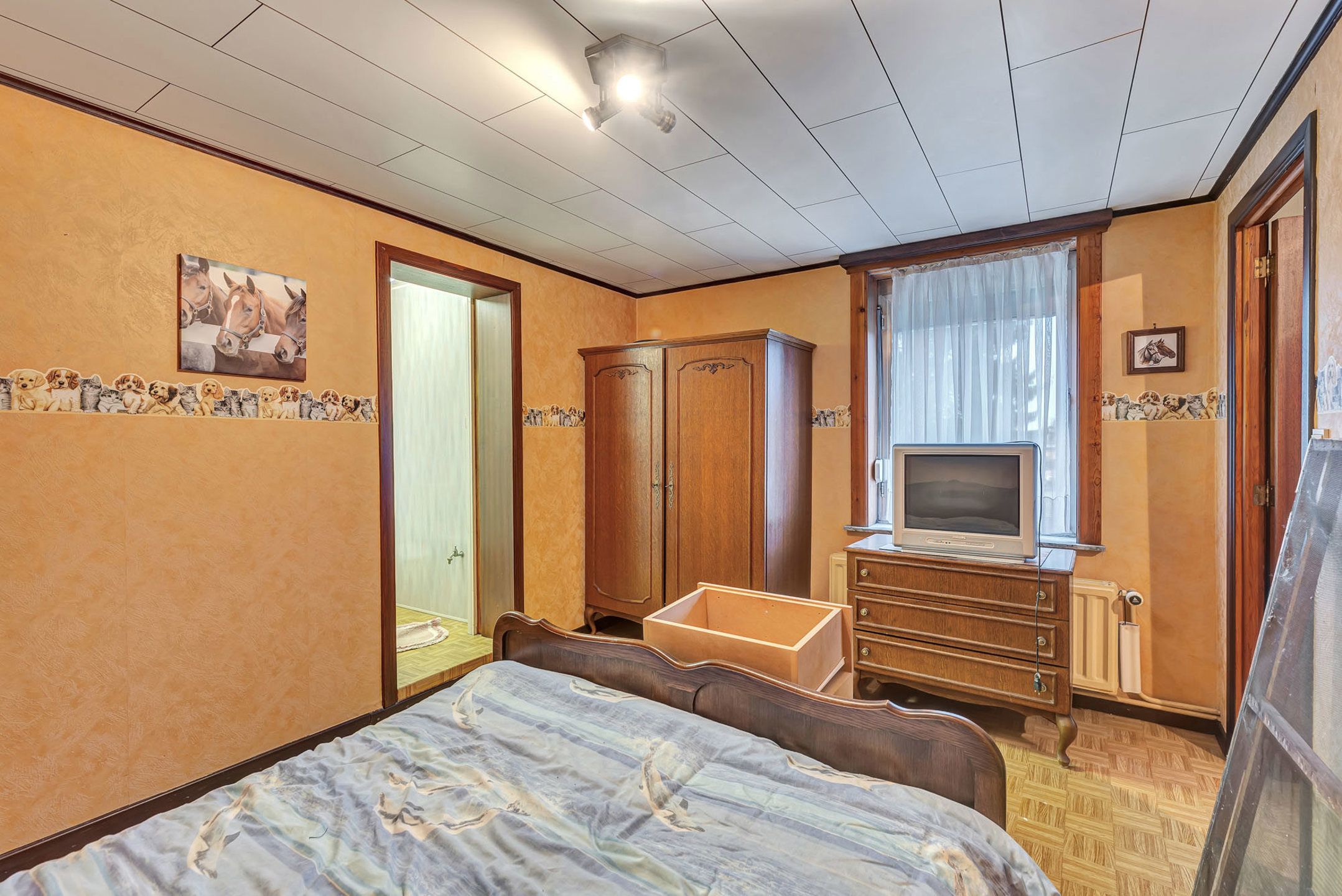 Ruime te renoveren woning met garage en veel potentieel foto 14