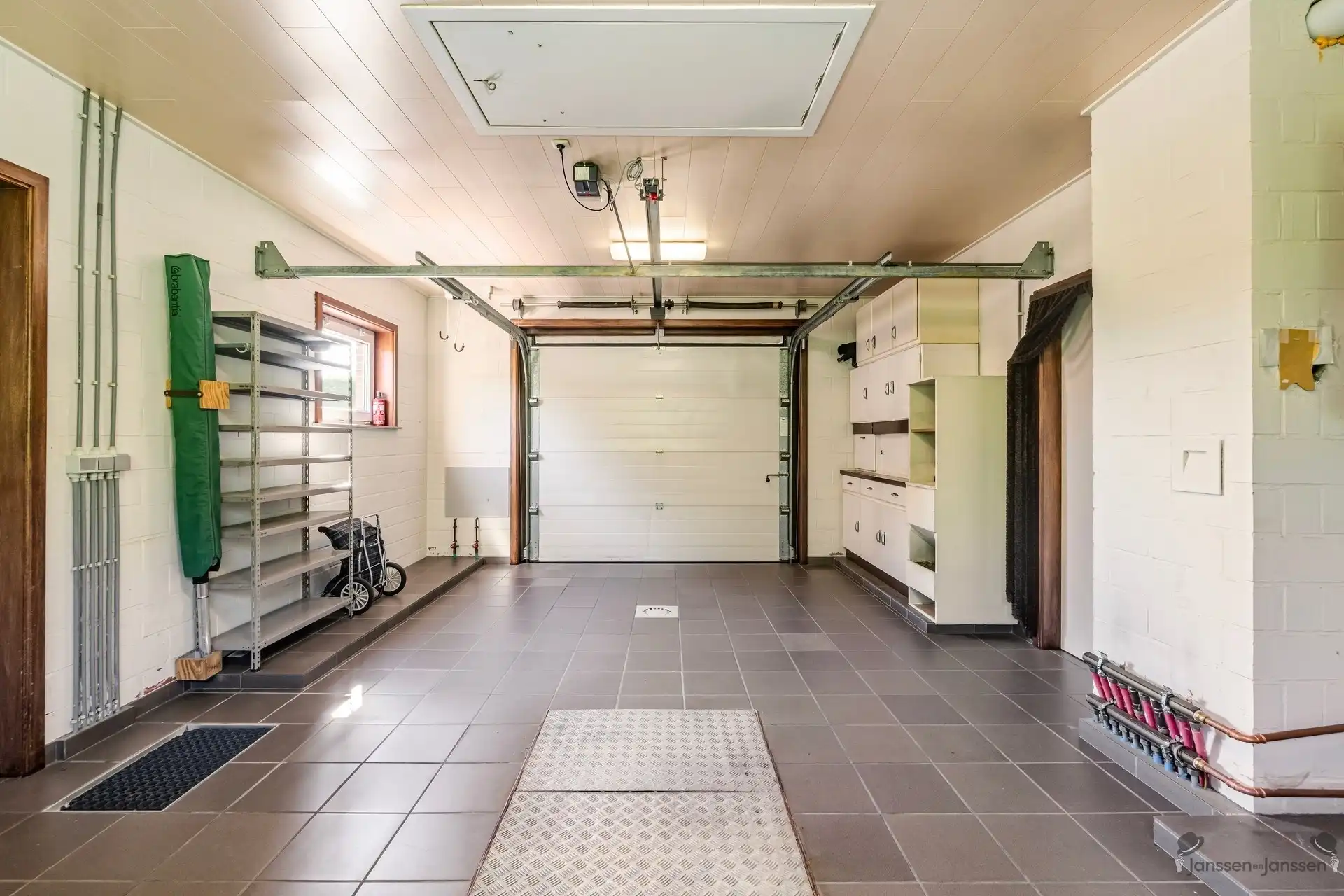 Ruime gezinswoning met extra werkplaats/atelier foto 15