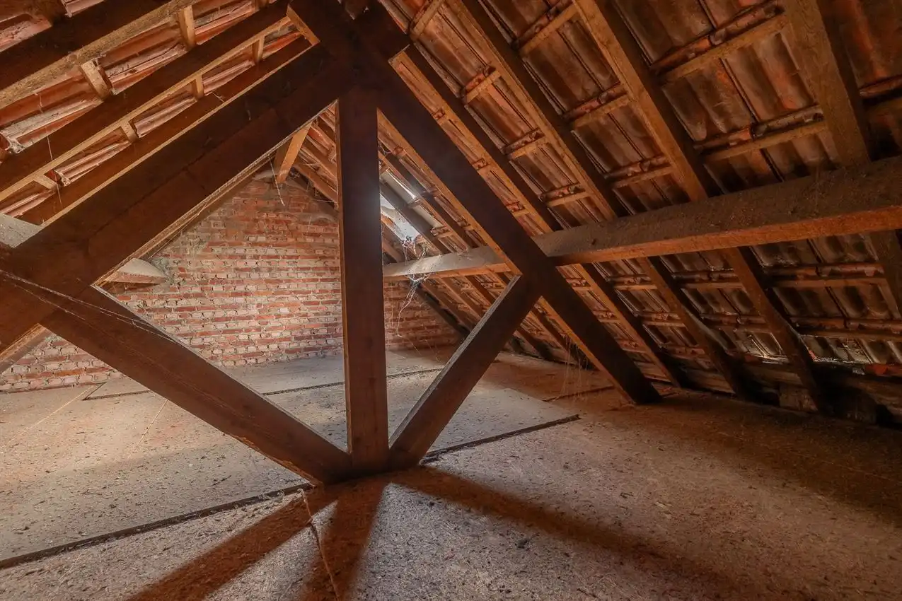 Vier slaapkamers. Twee staanplaatsen. En achteraan een verrassende buitenplek met zuiderse patio-sfeer foto 32
