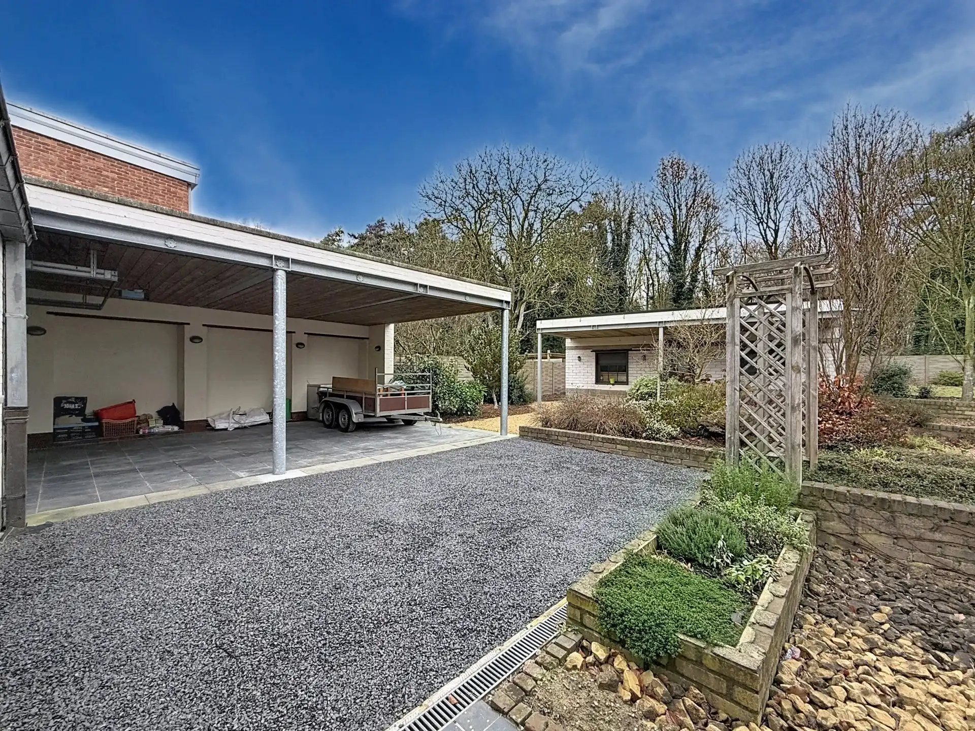 Op te frissen woning met 4 slaapkamers op een groot perceel. foto 45