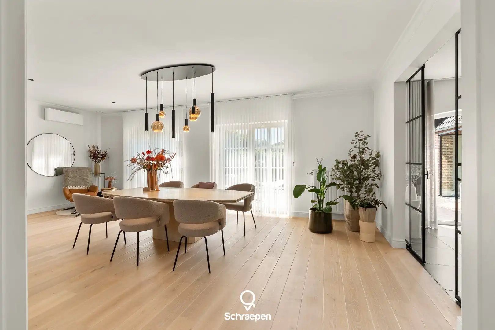 Hoogwaardig afgewerkte villa met zwembad op zuidelijk perceel van circa 8,5 are te Hasselt! foto 2