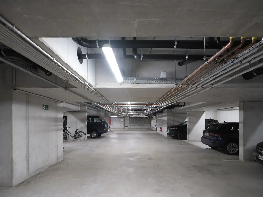 Ruim en lichtrijk dakappartement met twee slaapkamers, bureau en royaal zonneterras in de dynamische omgeving van de Nieuwe Voorhaven. foto 17