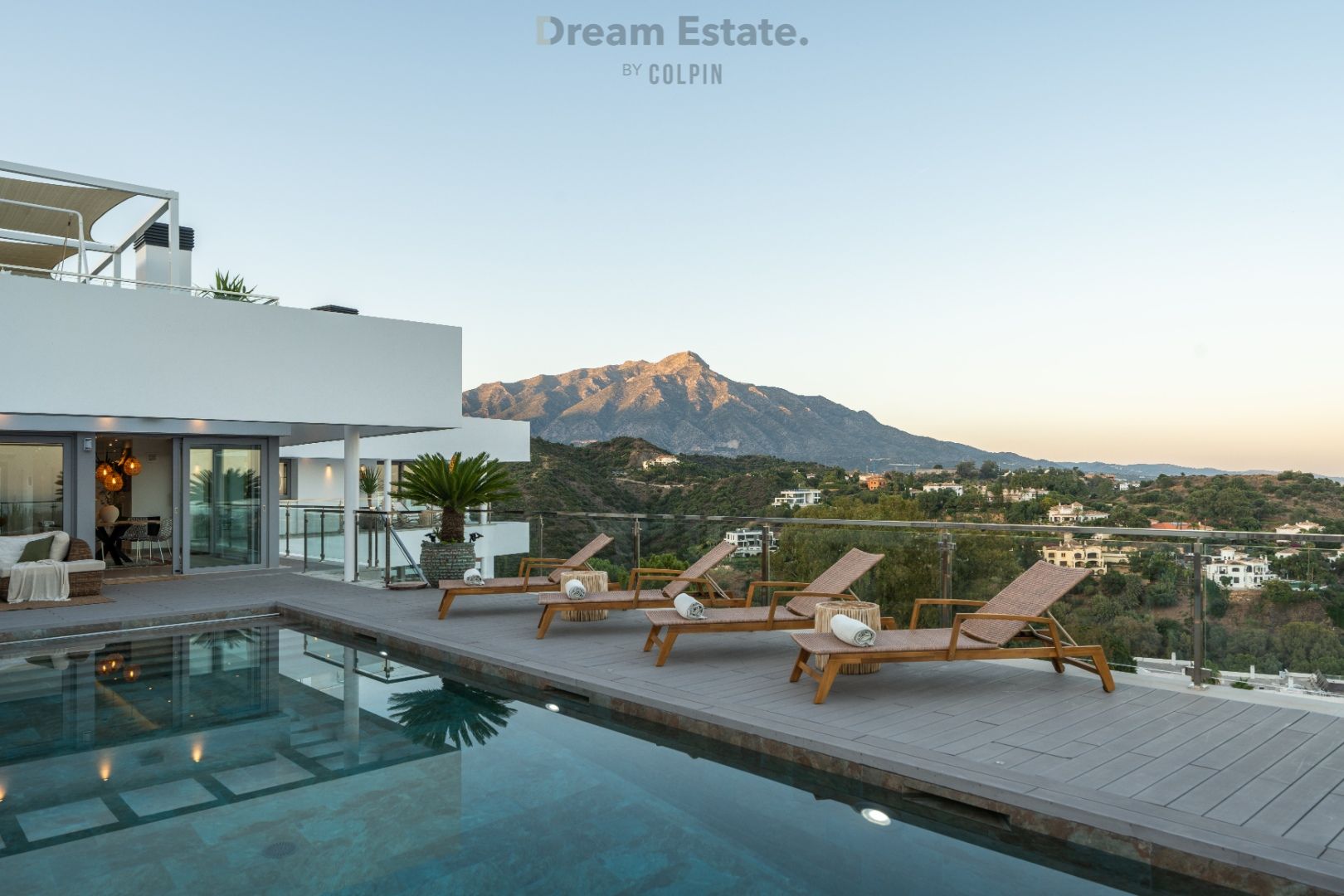 Prachtige moderne villa met panoramisch uitzicht in La Quinta resort, Benahavis. foto 12