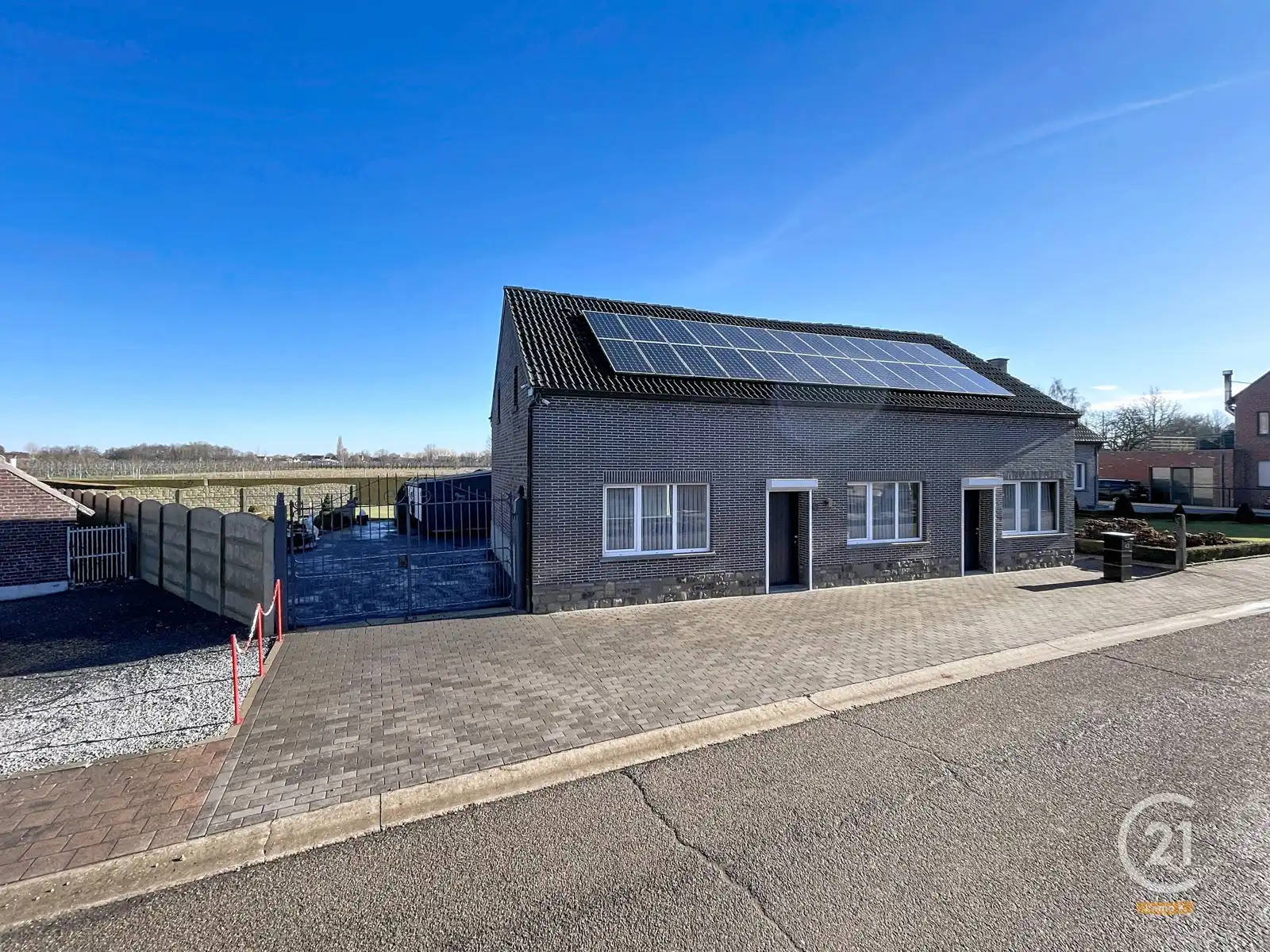 Degelijke, veelzijdige woning met ruime tuin van 12a35ca. foto 26