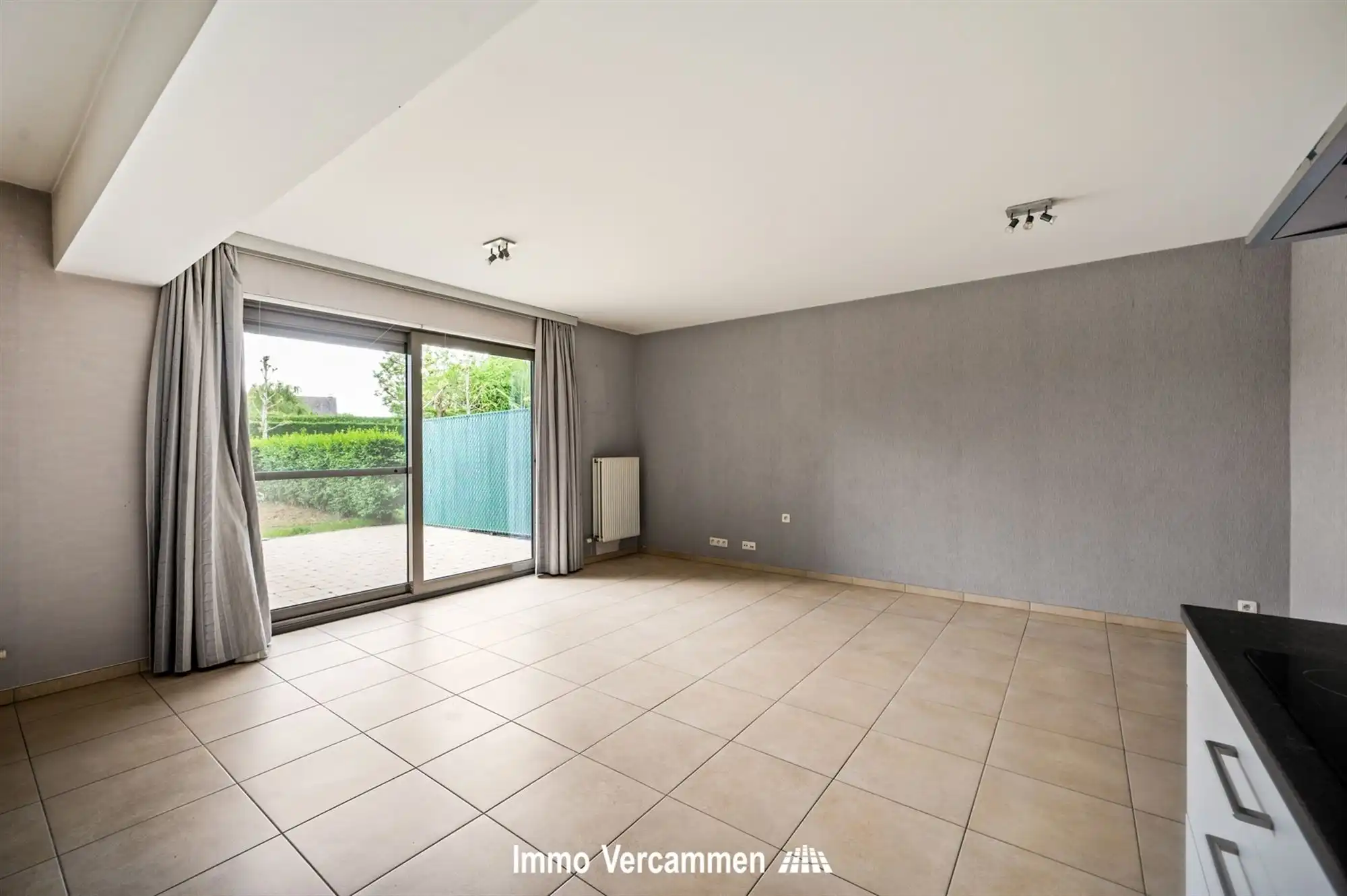 Lichtrijk gelijkvloers appartement met privatieve tuin in Putte foto 2