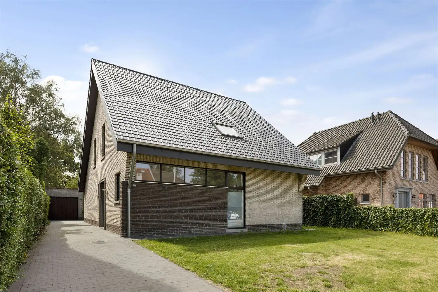 Lichtrijke villa met riante tuin foto {{pictureIndex}}