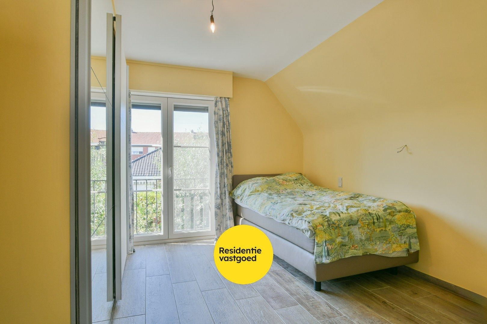 Charmante villa met 5 slpks en mooie tuin te Sint-Kruis foto 11