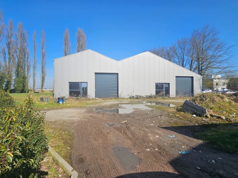 Te huur te Beitem/Roeselare : loods van +/- 900 m² op een opp van +/- 1700 m² foto {{pictureIndex}}
