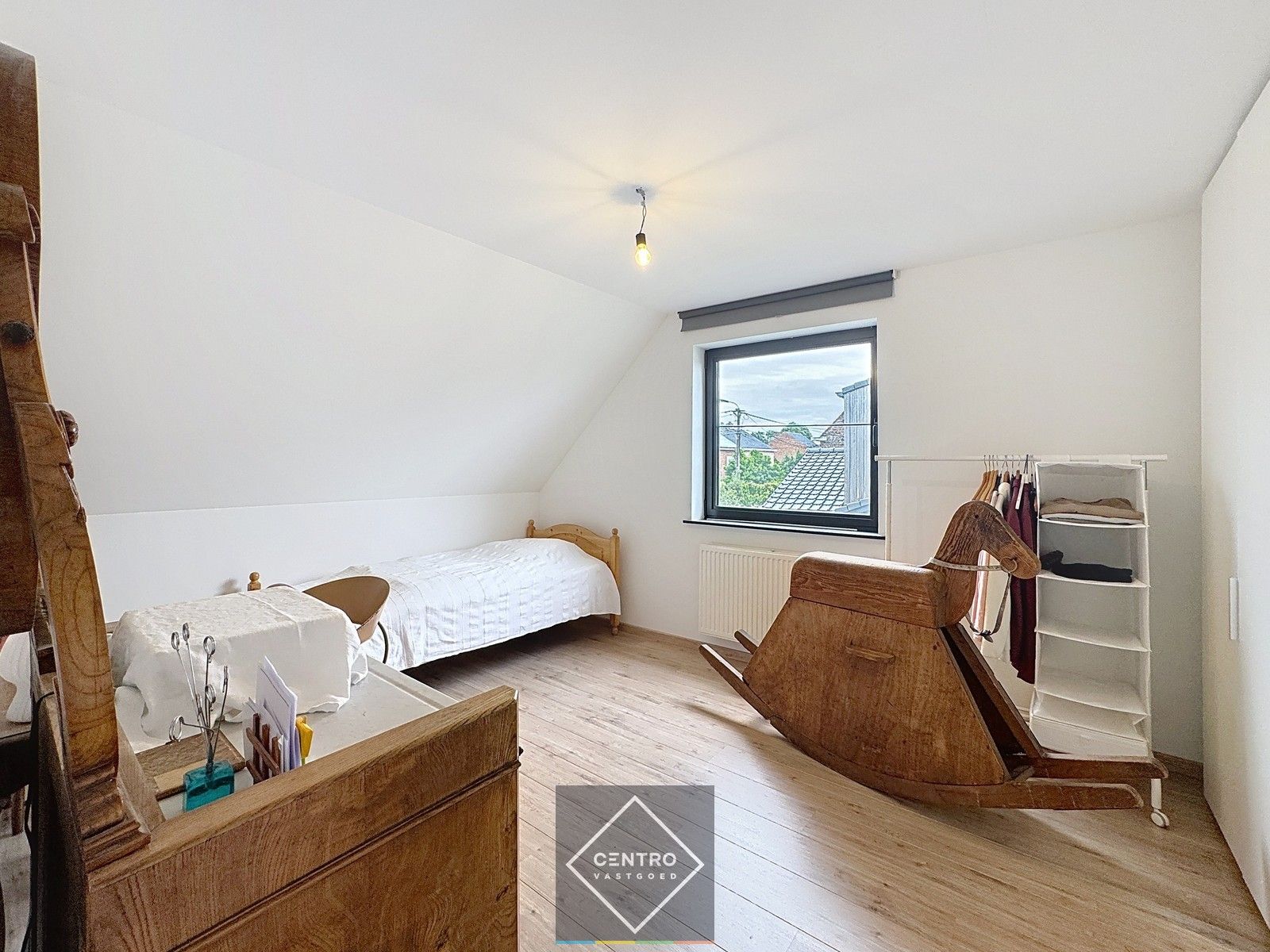 Instapklare woning met 3 slpks, garage én ZUIDger. tuin  te Oostkamp! foto 18