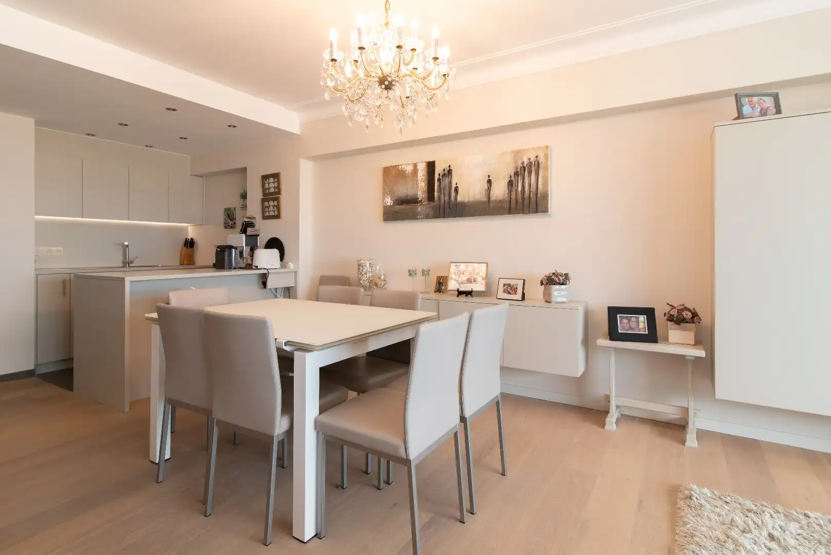 Prachtig gerenoveerd doorloopappartement met 2 slaapkamers foto 6