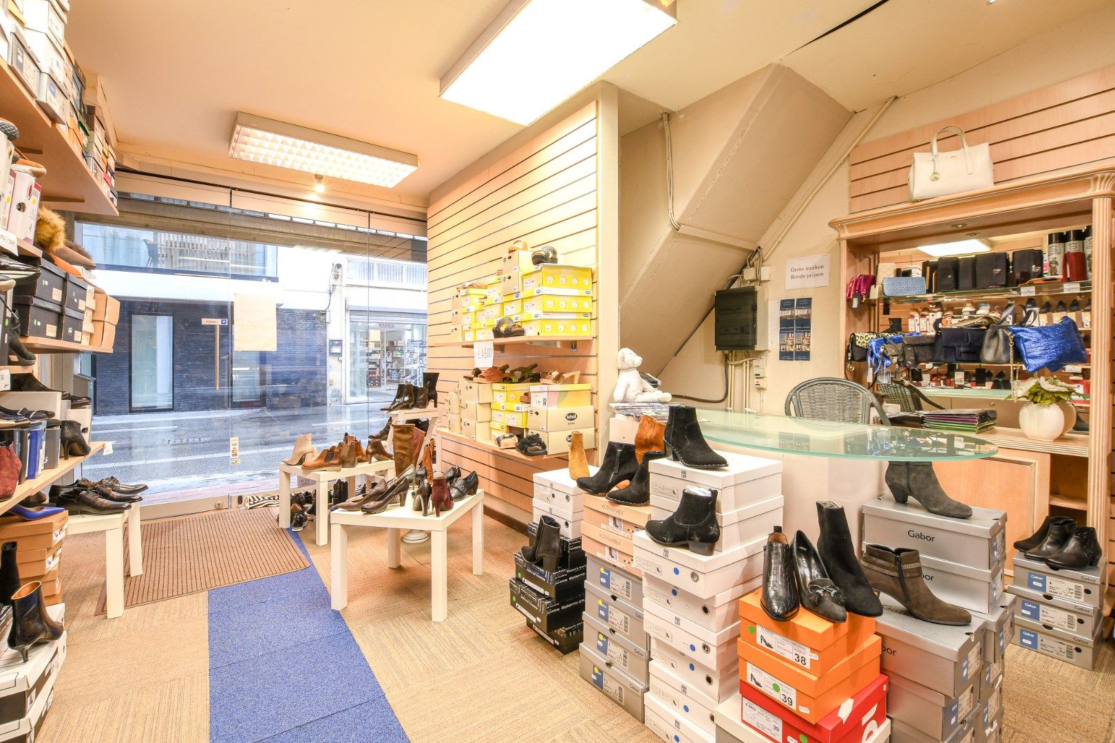 Opbrengsteigendom met 2 ruime appartementen en handelszaak op toplocatie! foto 37