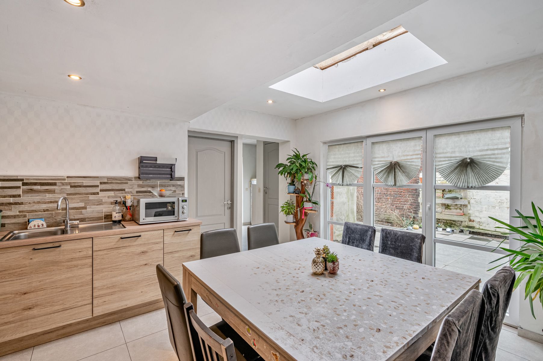 Gerenoveerde woning, af te werken naar eigen smaak foto 8