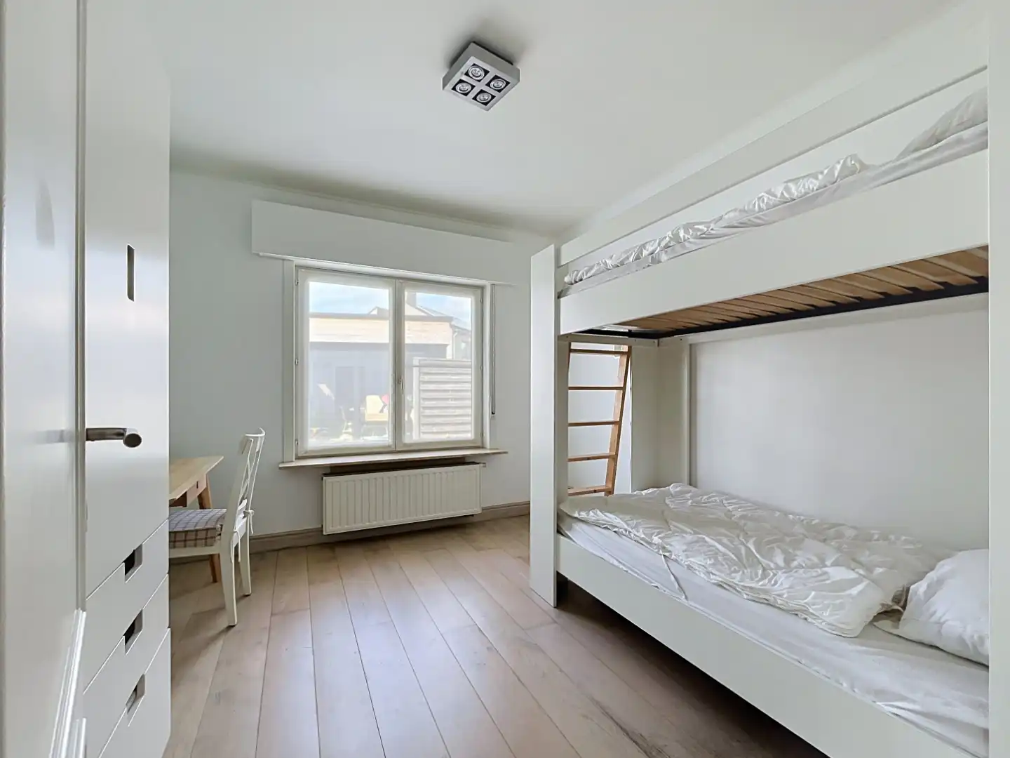 Bungalow woning met 3 slaapkamers, garage en tuin te Oostduinkerke – ideale gezinswoning in rustige omgeving! foto 9