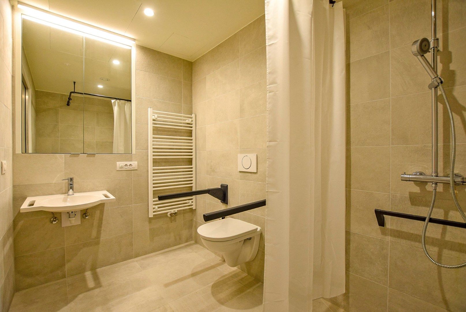 Uiterst goed onderhouden assistentieflat (55m² + 11m² terras) met 1 slaapkamer te Nieuwpoort.  foto 10