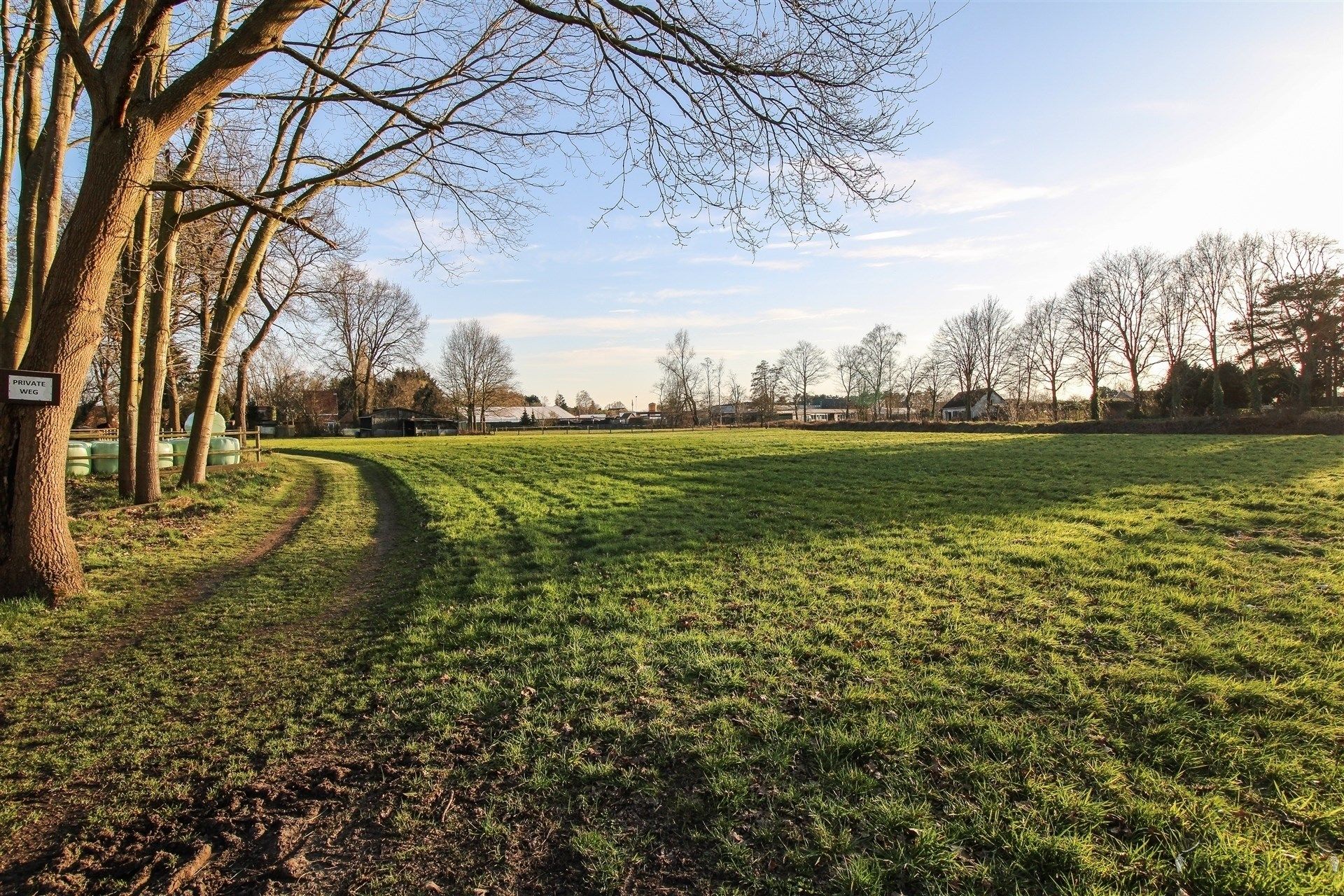 Open bebouwing op perceel van 8099 m² foto 3