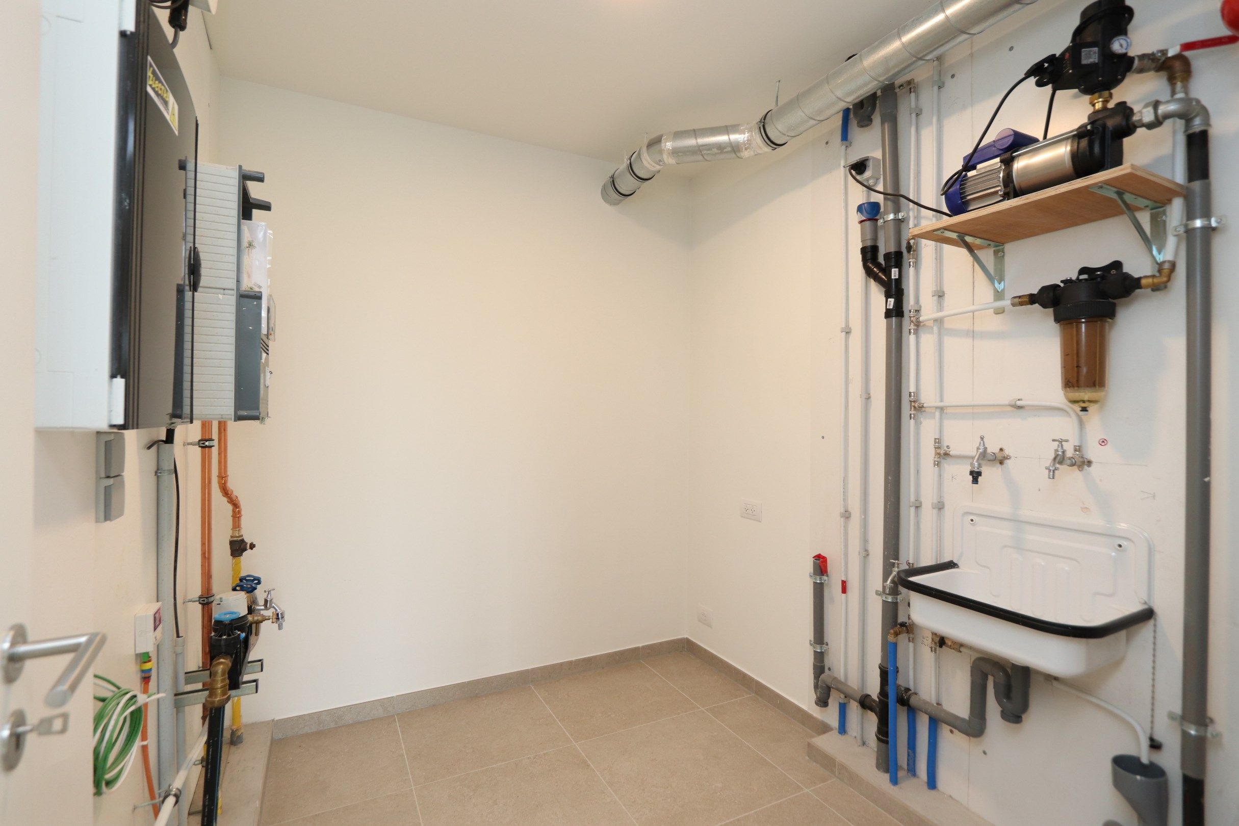 ENERGIEZUINIGE WONING MET CARPORT EN TUIN foto 16
