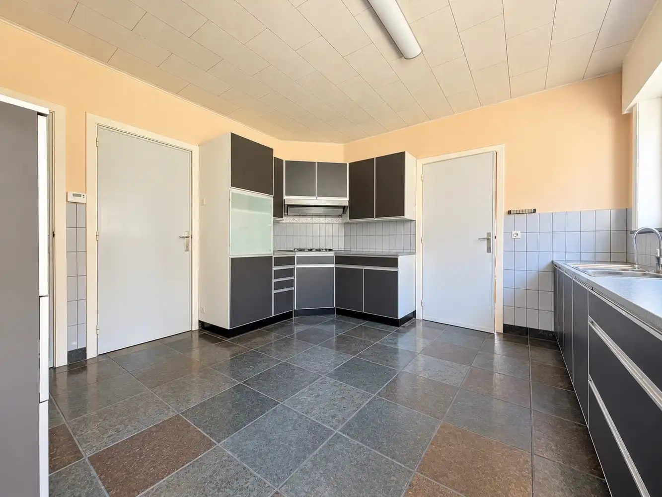 Unieke, uitzonderlijk ruime gezinswoning + tuin  (1589m²) foto 6