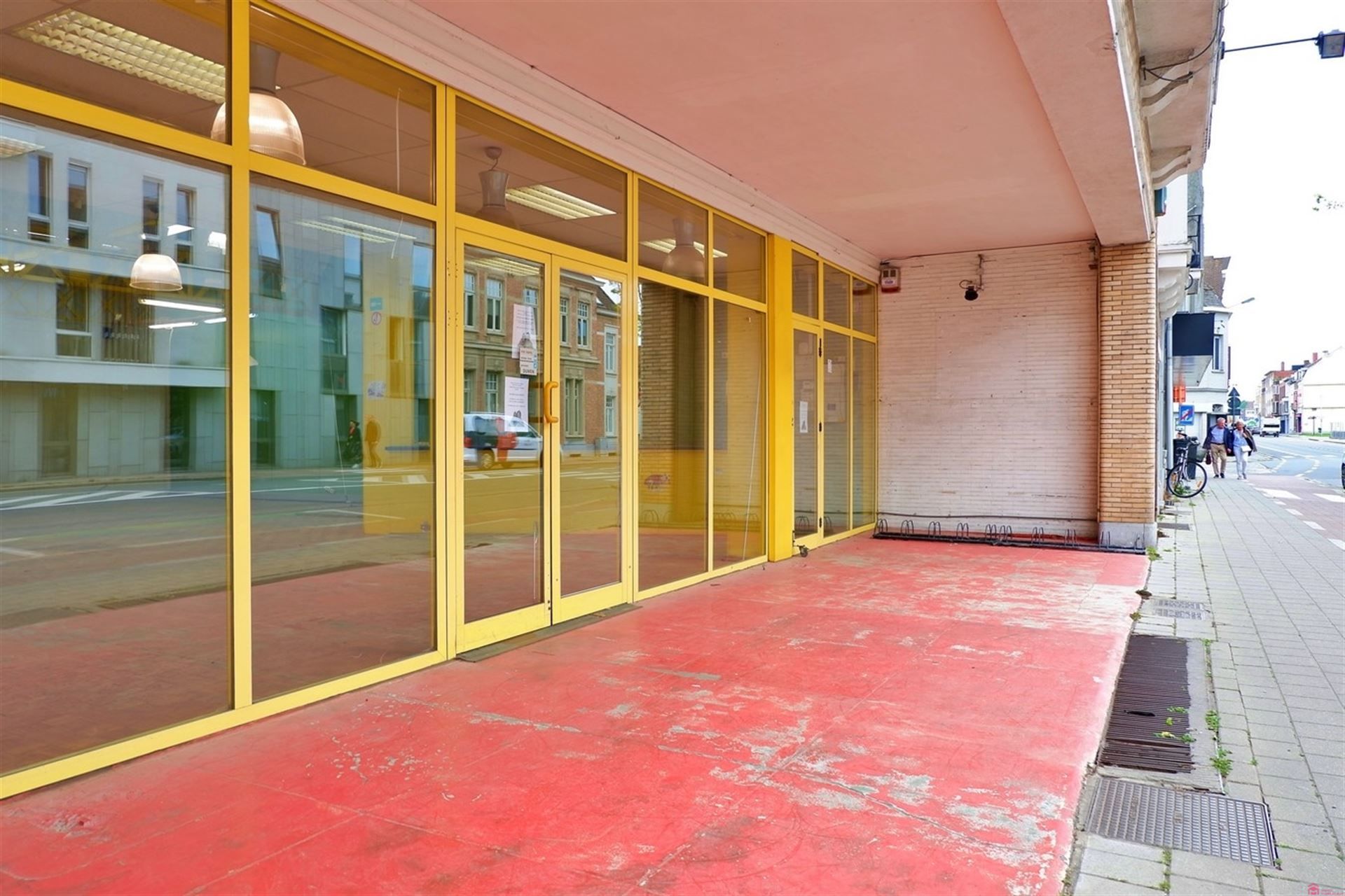 Ruim & zichtbaar handelspand foto 3
