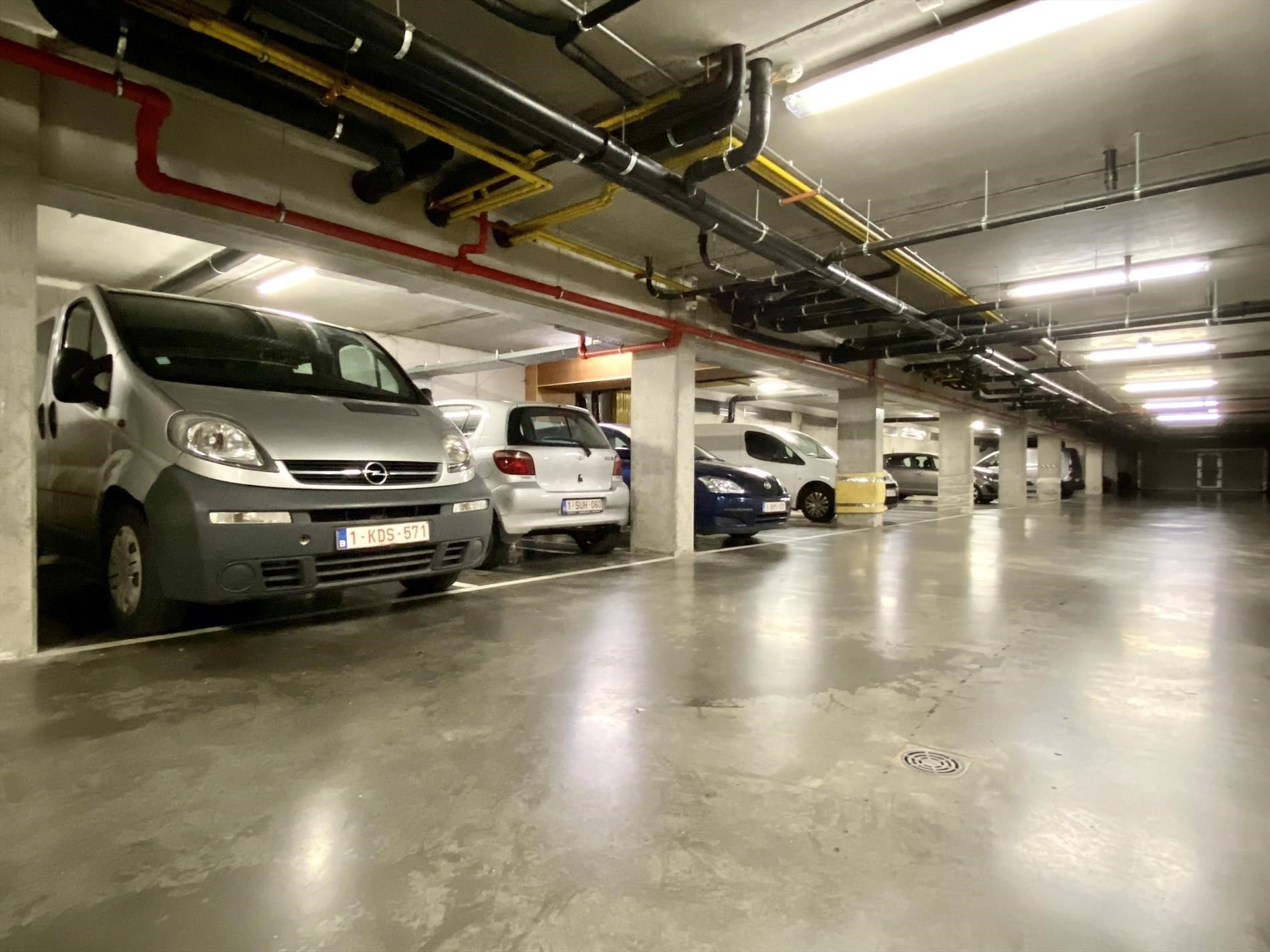 Tweeslaapkamer appartement met uitzonder terras en verzicht. foto 16