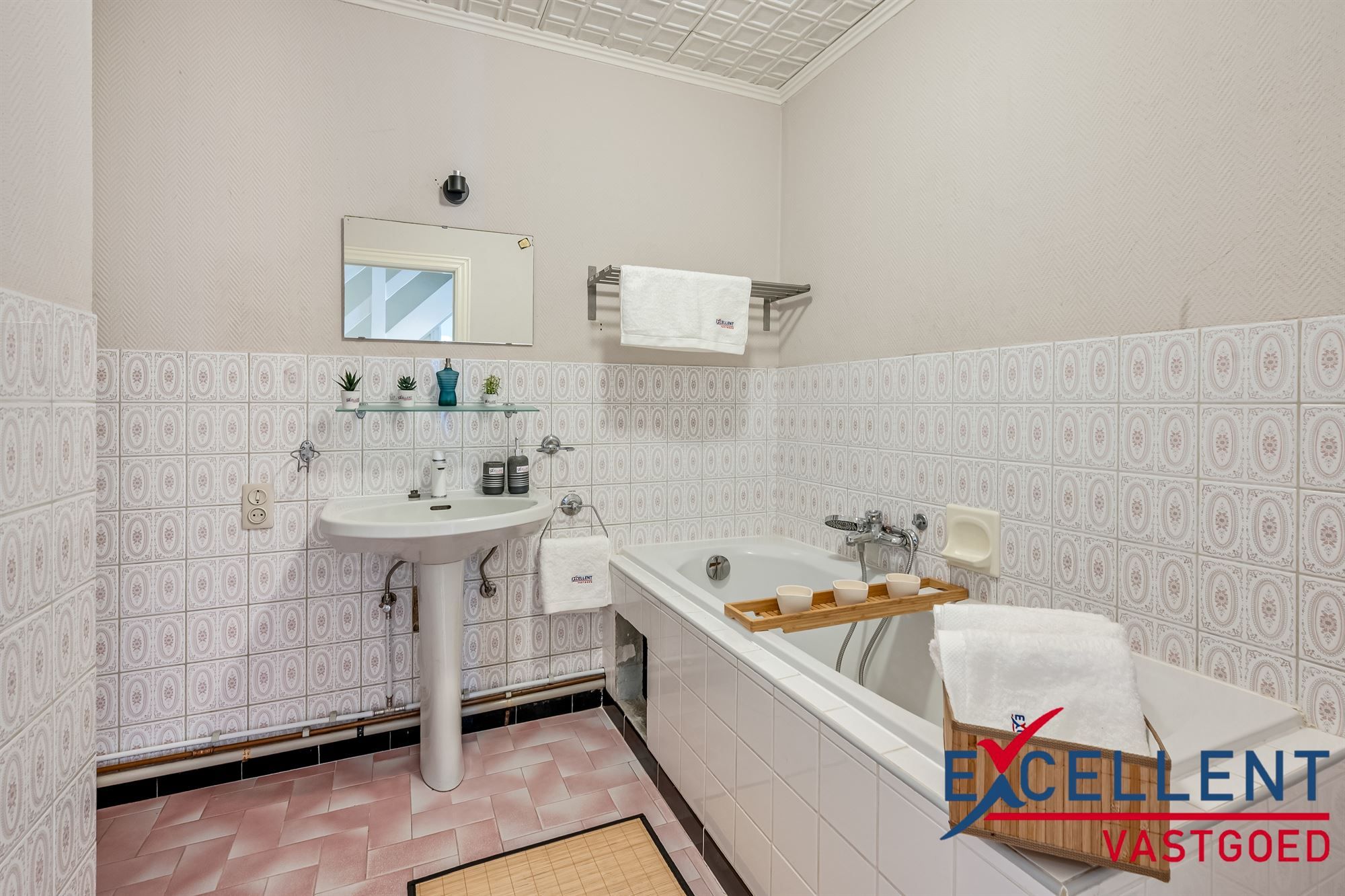Ruime woning met veel potentieel op rustige locatie in Nevele te koop foto 8