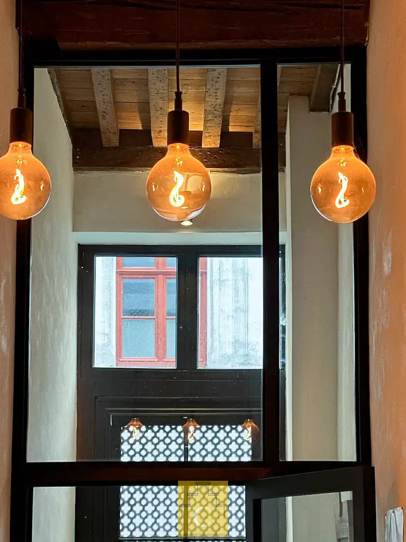 17e-18e eeuws diephuis vlakbij de Markt, authentiek met eigentijdse touch, energiezuinig en stil foto 4