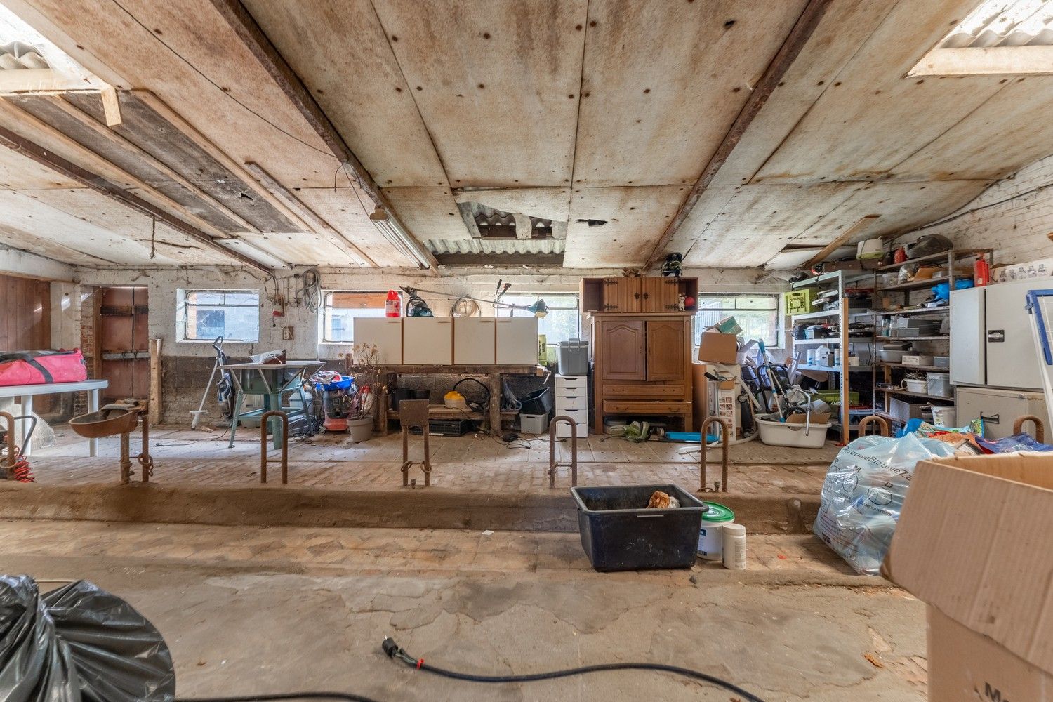 Charmante gerenoveerde woning met aanpalende schuur en 3 aparte bijgebouwen op 28a49 in Achel foto 28