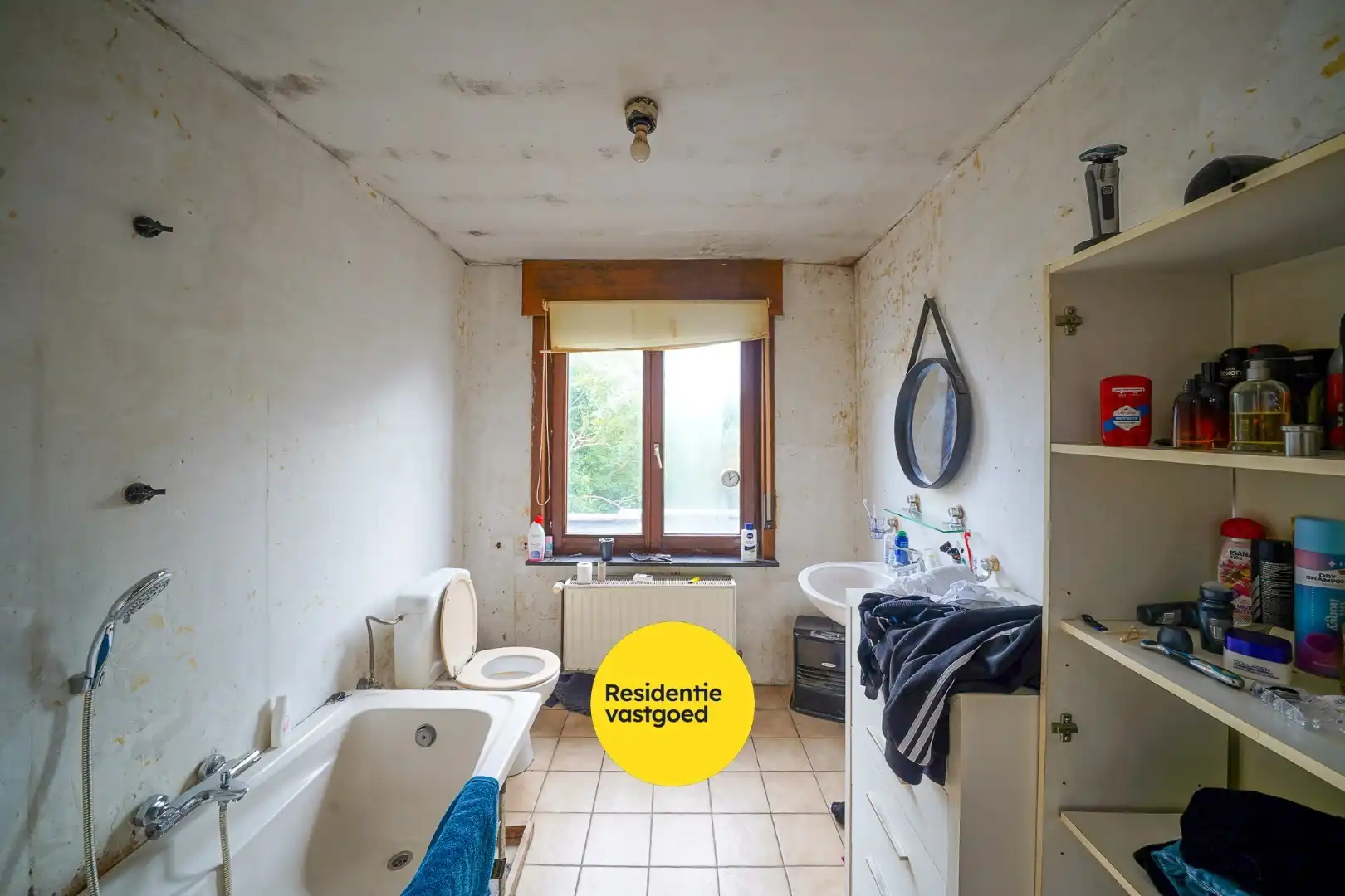 Te renoveren woning met dubbele garage in Bredene – ideaal renovatieproject foto 14