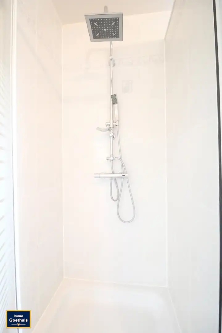 Goed onderhouden woning met tuin, terras en garage. foto 20