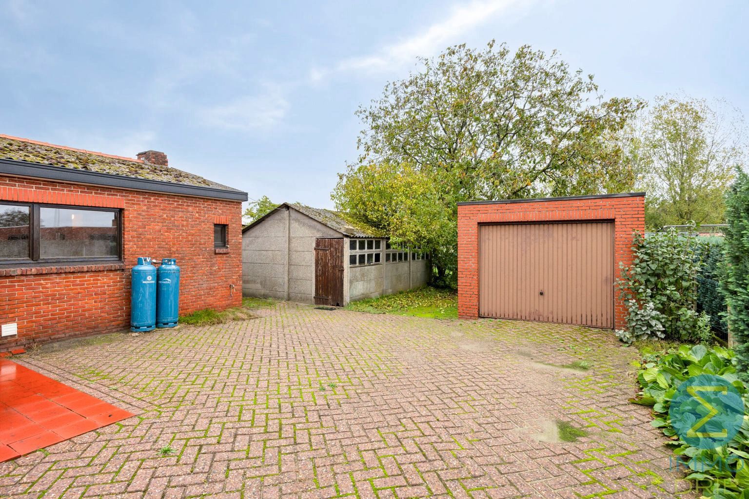 Rustig gelegen te renoveren woning met 3 slpks op 855 m² foto 23