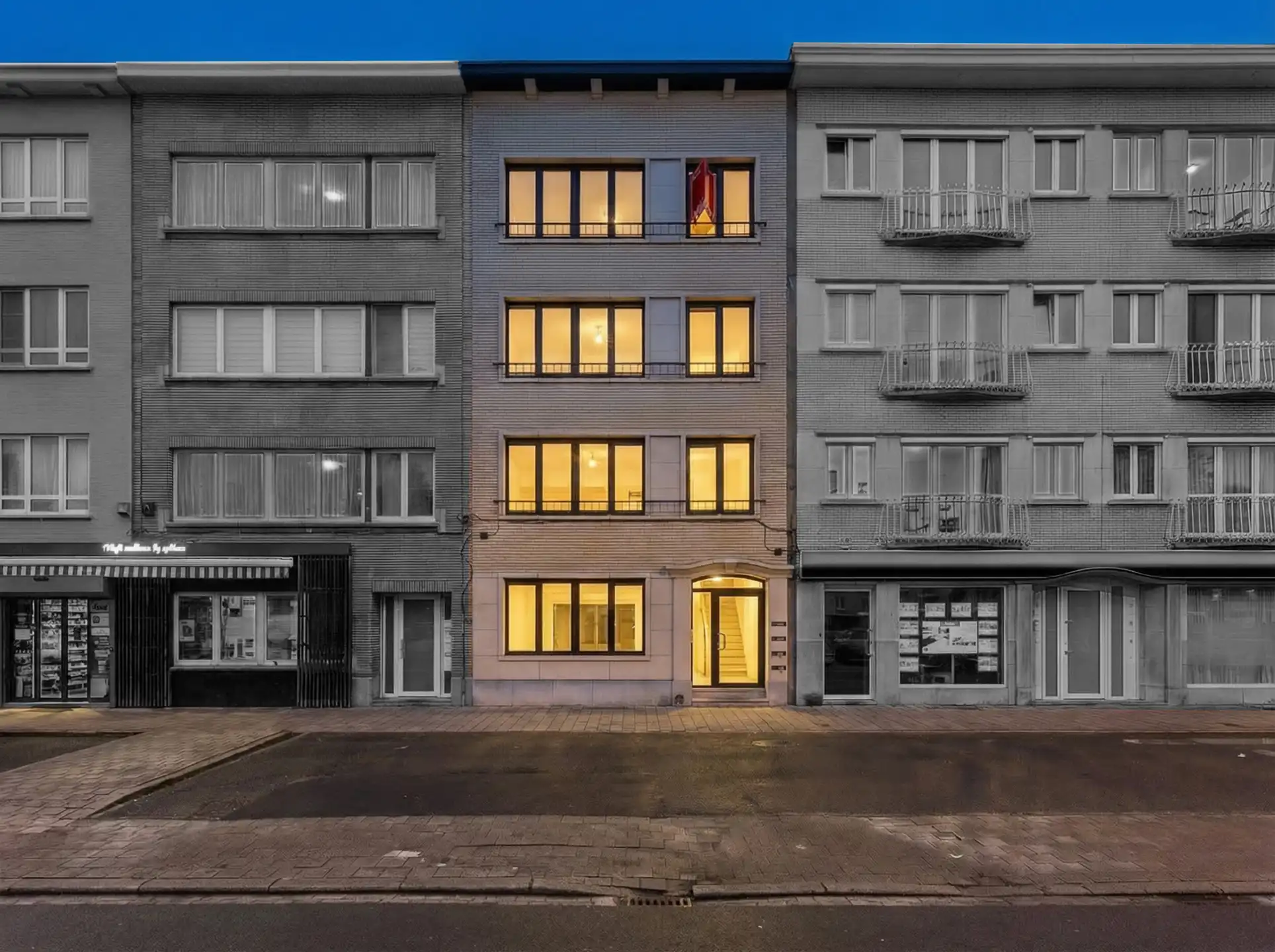 Prachtig gerenoveerd 2 slpk app met aangename tuin foto {{pictureIndex}}