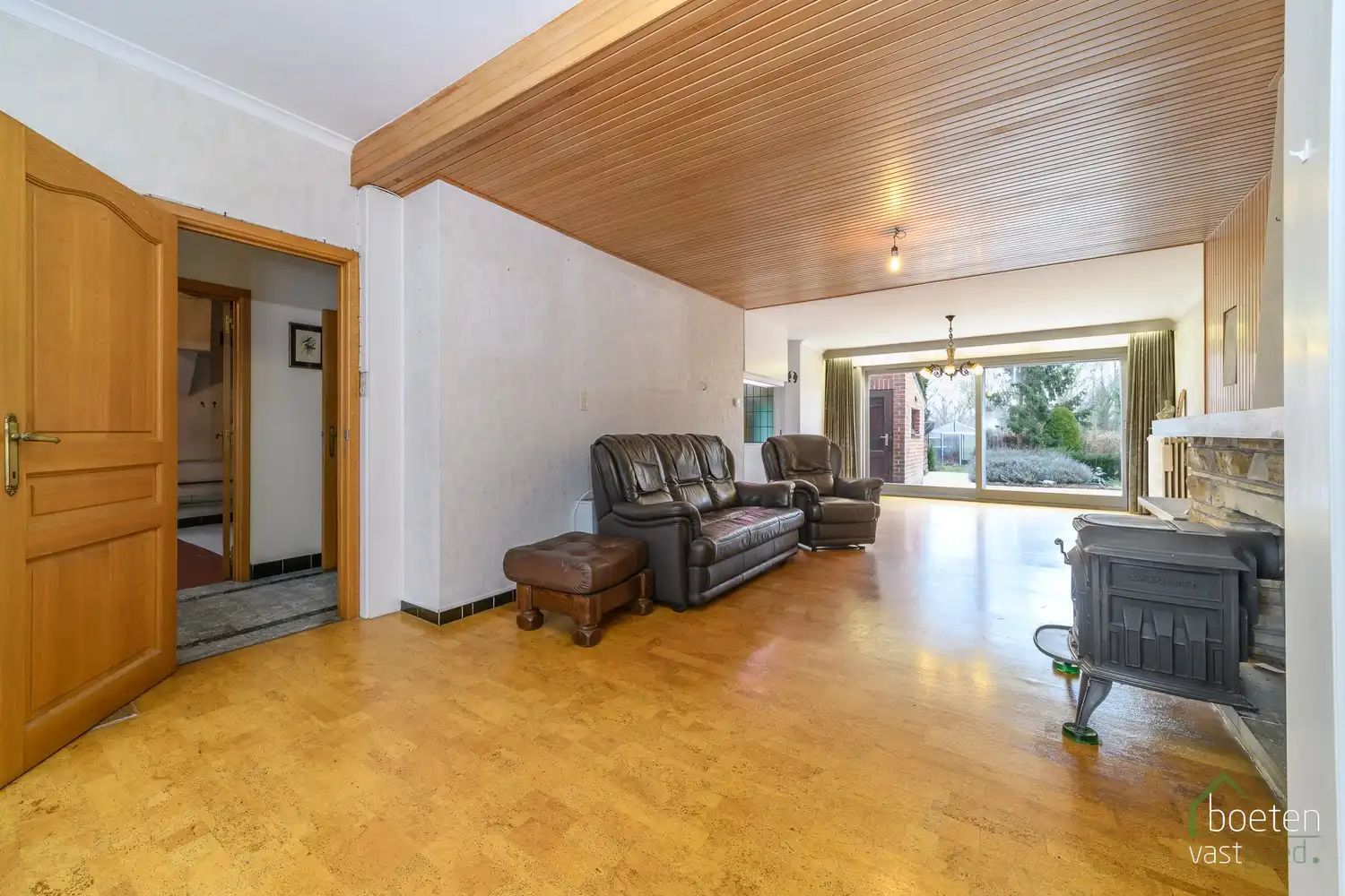 ROESBRUGGE: Ruime maar te moderniseren rijwoning met 4 slpks., grote garage en gezellige tuin op 492m² grondopp. foto 6