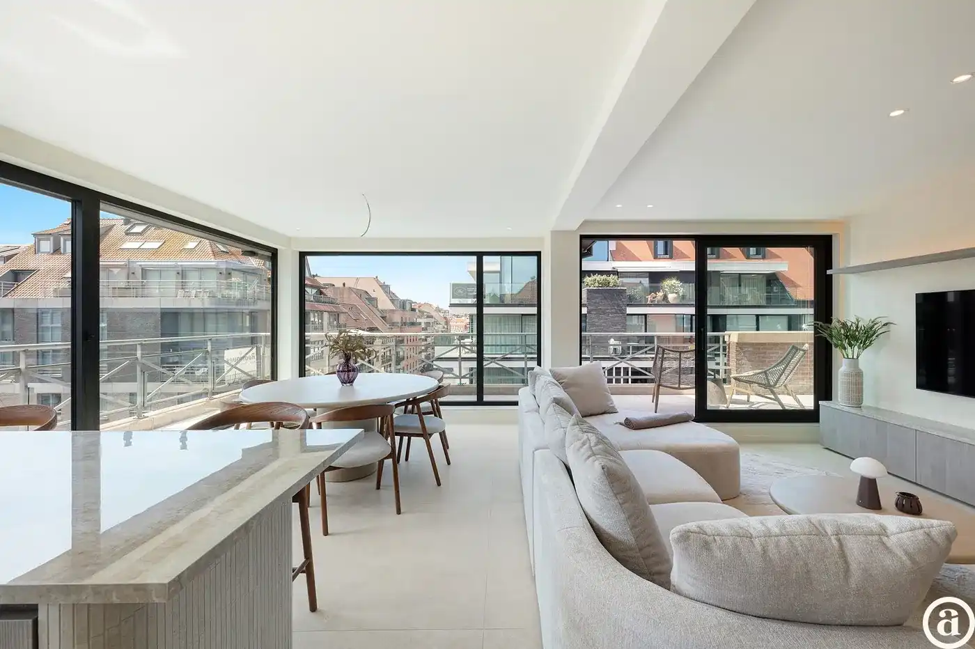 Prachtig gerenoveerd duplex hoekappartement nabij de Lippenslaan foto 5