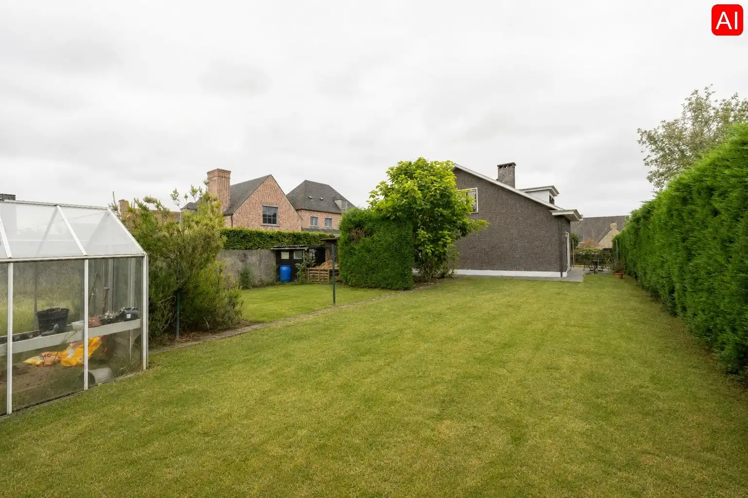 KARAKTERVOLLE ALLEENSTAANDE WONING MET 5 SLAAPKAMERS EN TUIN foto 26