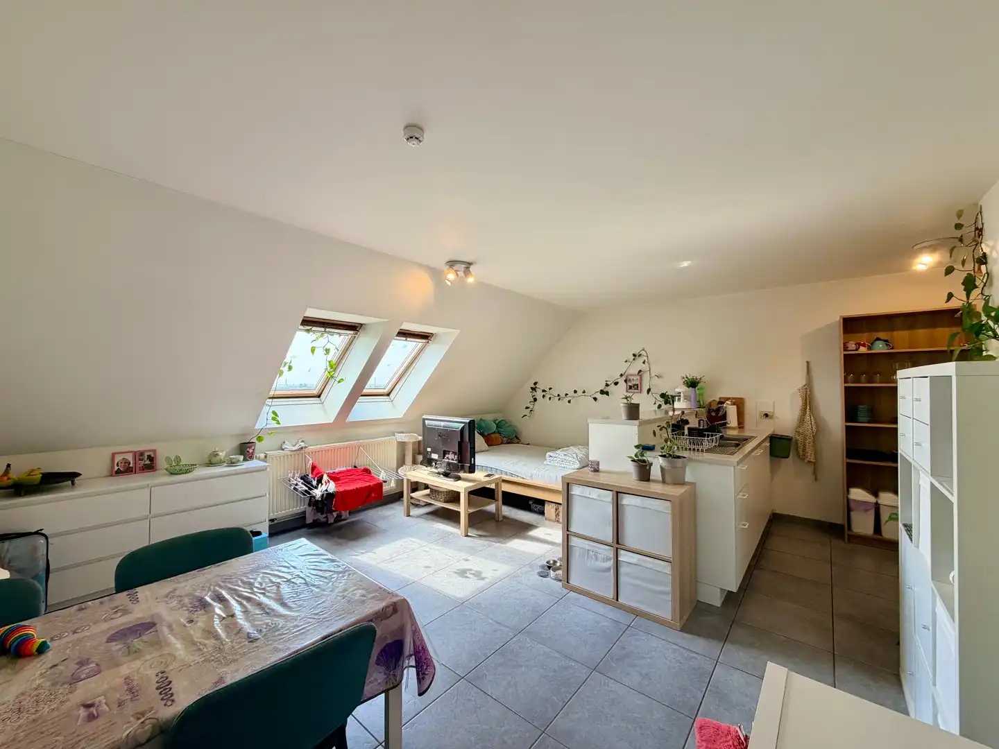 Instapklaar 1-slaapkamerappartement binnen de ring van Tielt! foto 4