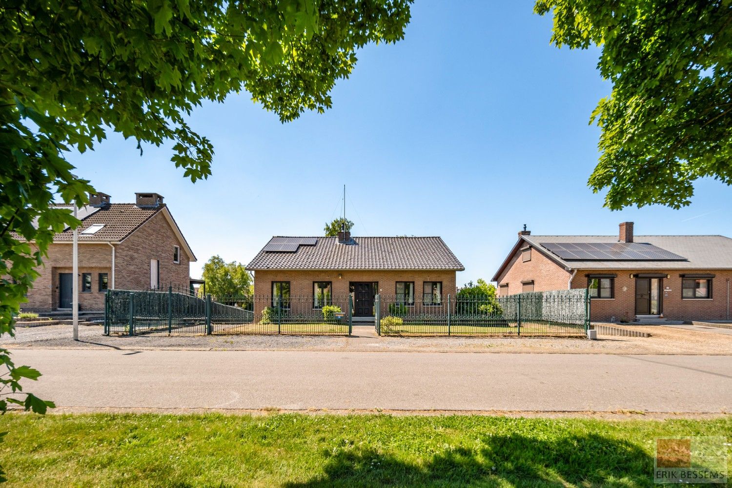 Vrijstaande woning uit 1981 op een ruim perceel in Rekem. Woonopp. 120 m² en perceel 1180 m². foto 32