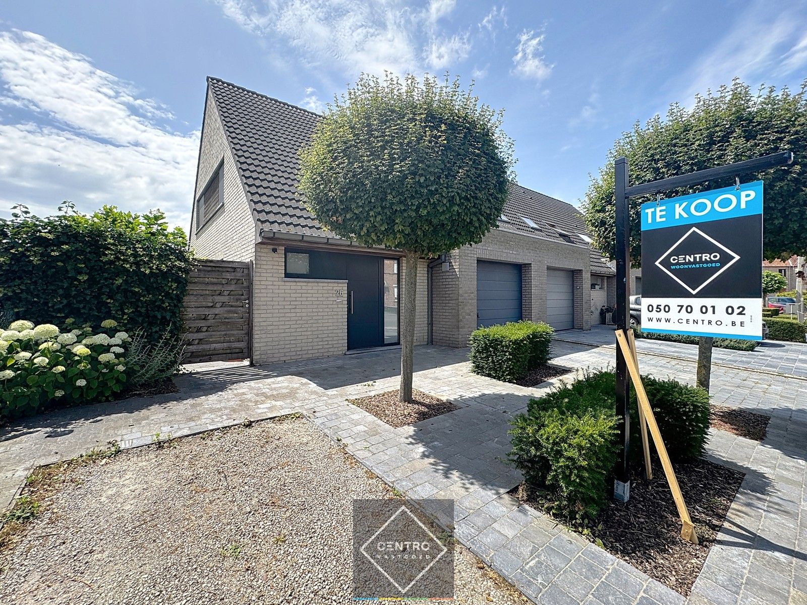 Instapklare woning met 3 slpks, garage én ZUIDger. tuin  te Oostkamp! foto {{pictureIndex}}