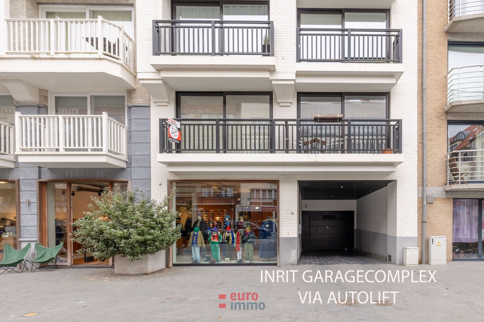 Zéér grote garagebox centraal in Nieuwpoort-Bad! foto 2