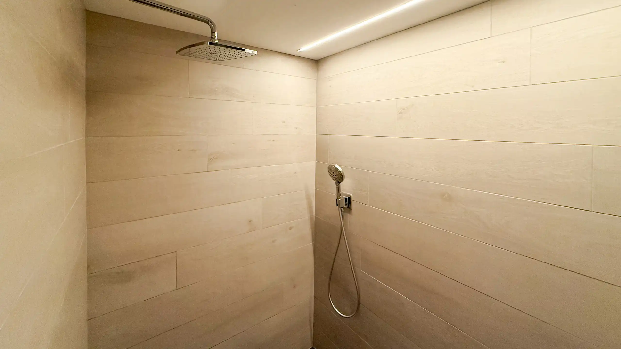 Gerenoveerde woning met veel ruimte en 6 slaapkamers! foto 17