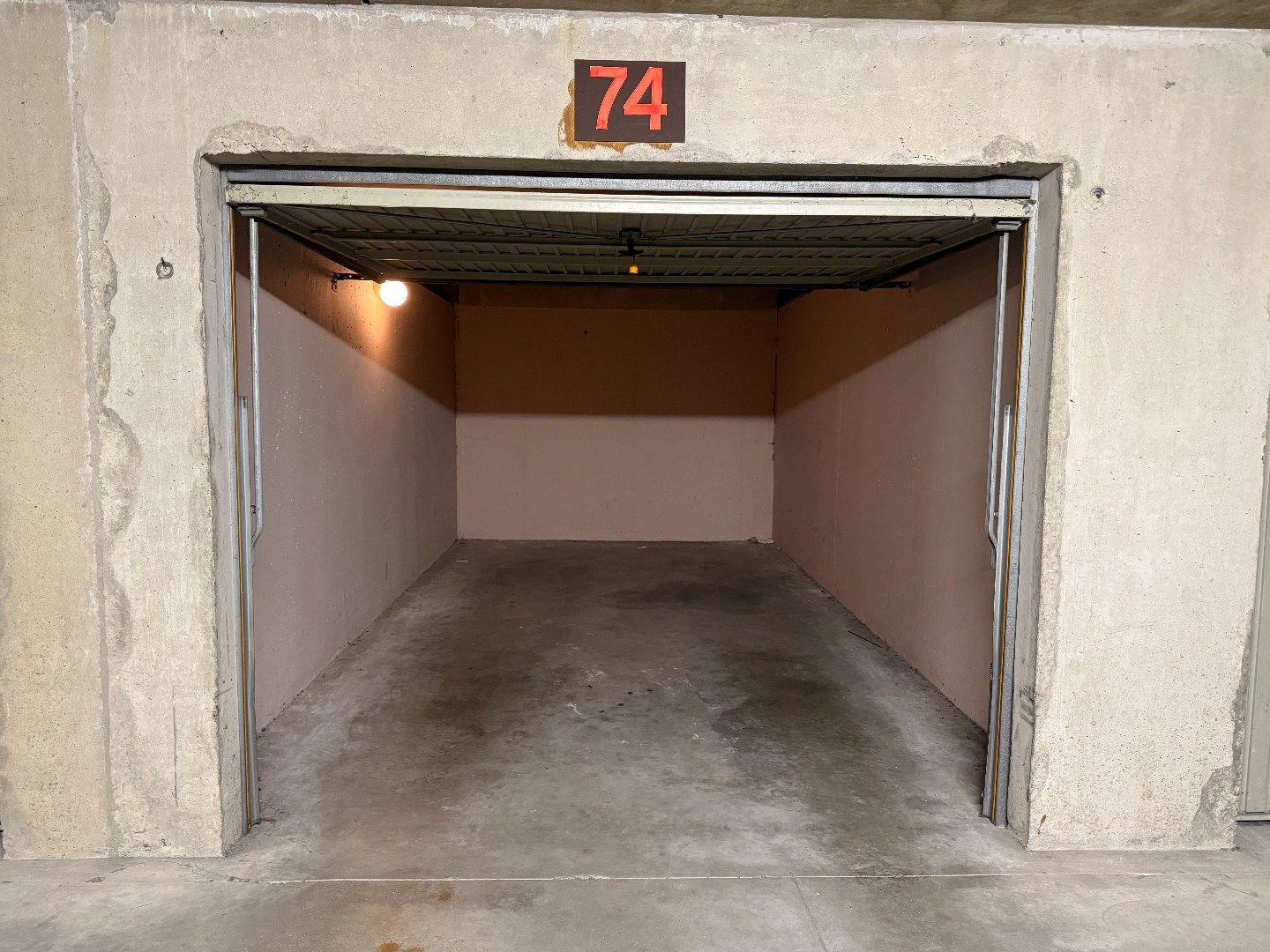 GARAGEBOX VLAKBIJ ZEEDIJK  foto 3