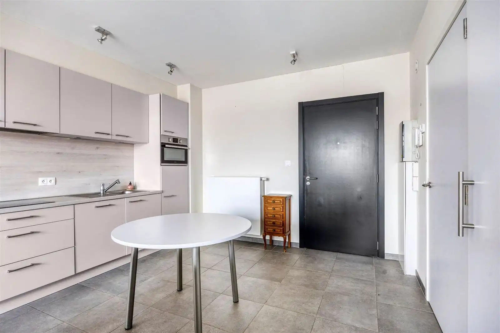 Modern assistentie appartement (1 slaapkamer) te Halle foto 6