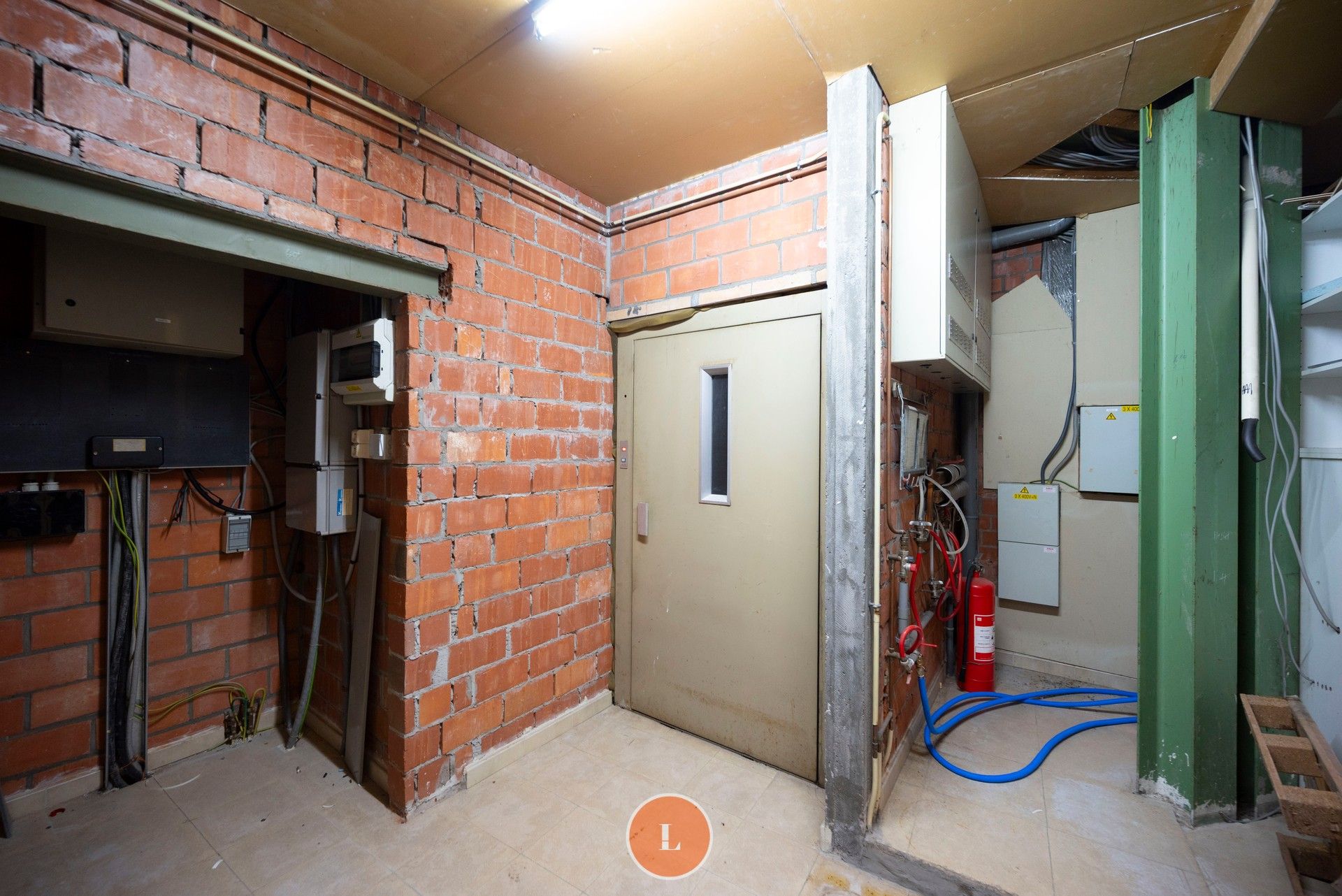 Handelspand met instapklaar zeer ruim duplexappartement. foto 21