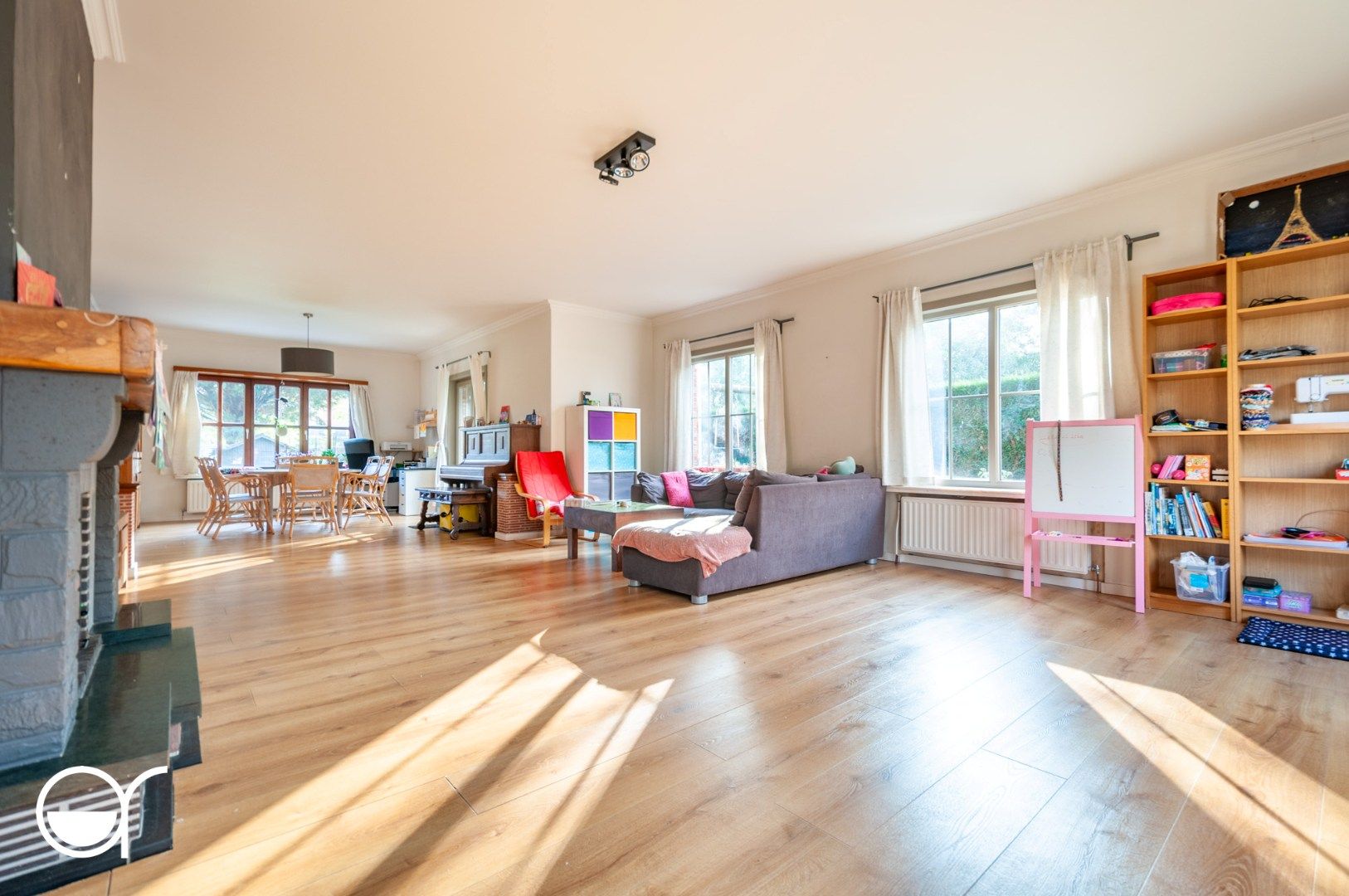 Halfopen bebouwing nabij het Sint-Pietersstation foto 3