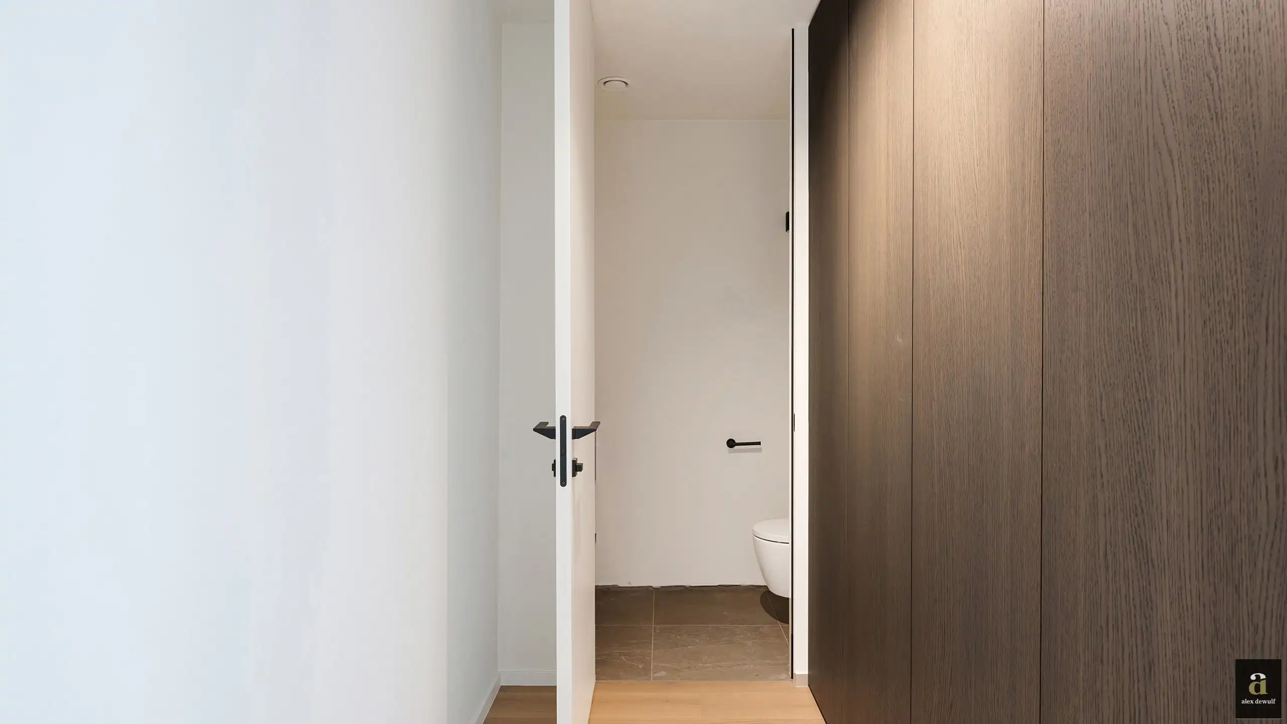 High-end appartement in iconisch gebouw aan RBSC Duinbergen. foto 21