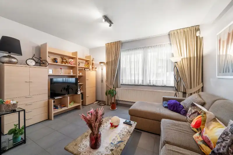 Instapklaar 1-slaapkamerappartement op wandelafstand van het strand en de vele winkels foto 3